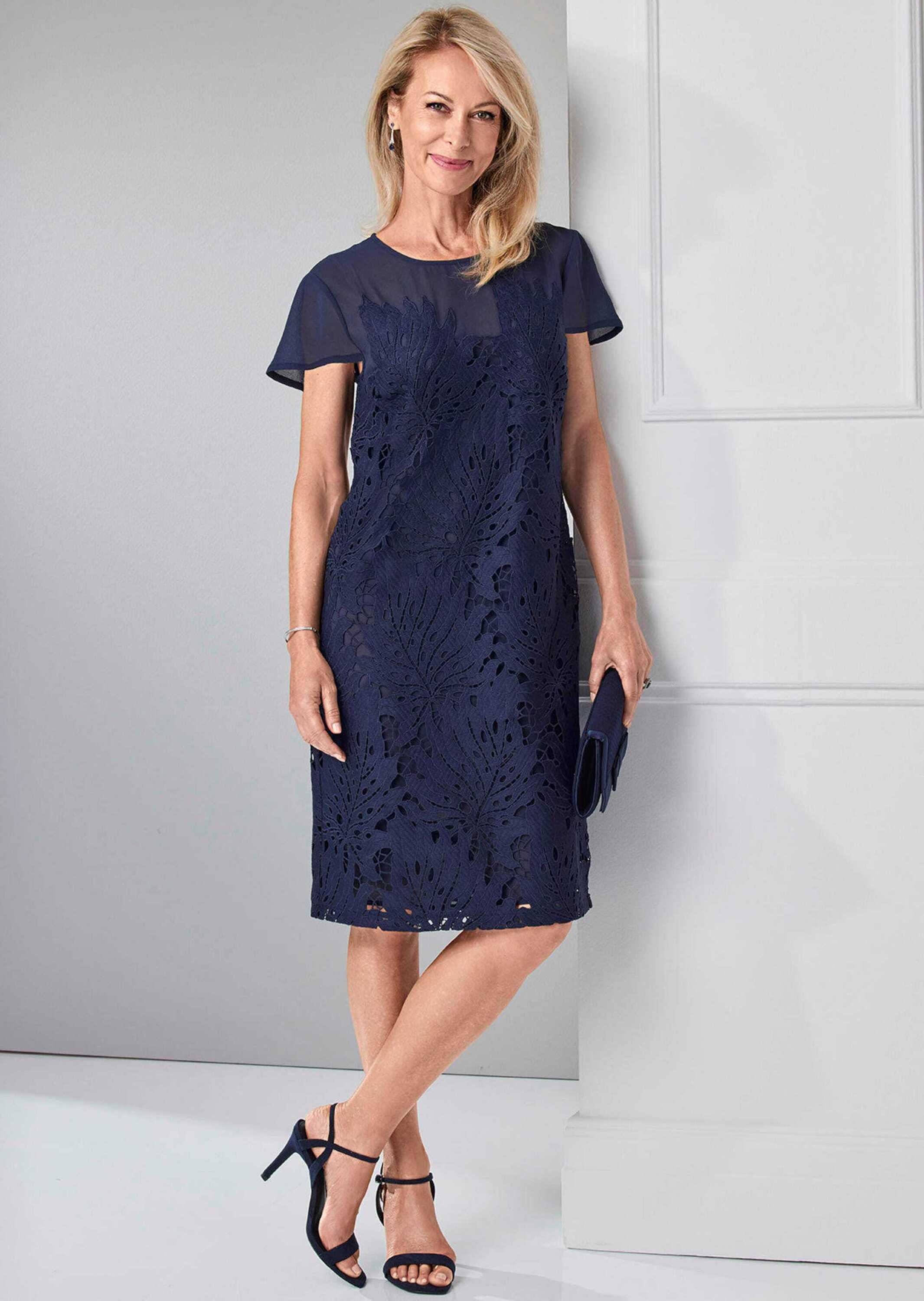 Thumbnail - GOLDNER Abendkleid "Kleid aus sommerlicher Spitze" mit kleinen Flügelärmelchen