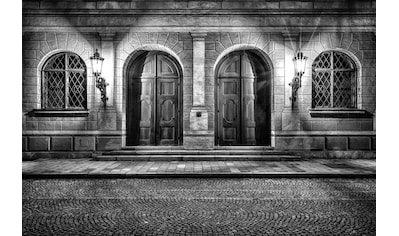 Fototapete »Alte Türen Schwarz & Weiß«