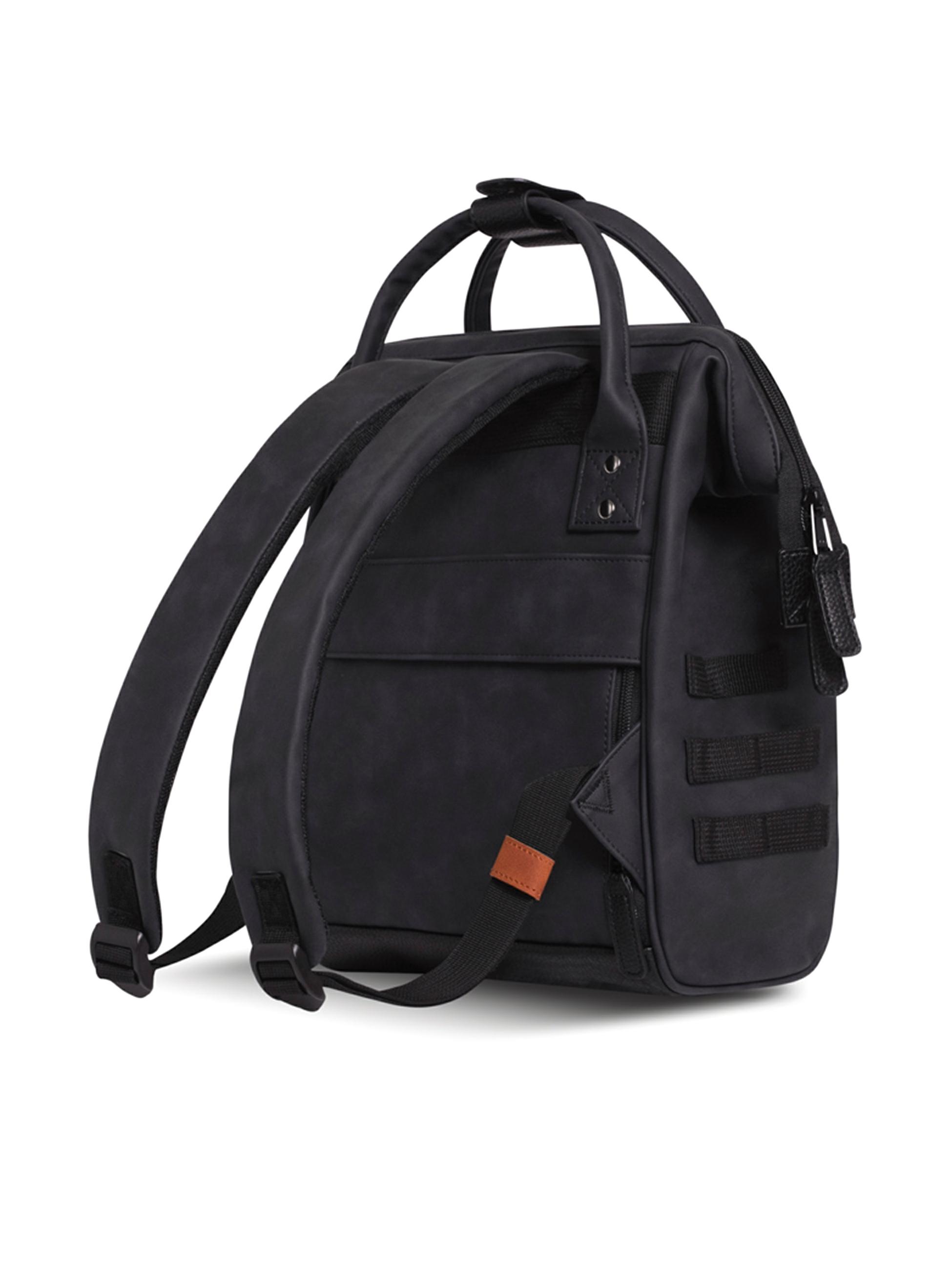 CABAIA Tagesrucksack »Adventurer S Nubuck«, Cityrucksack aus hochwertigem Kunstleder