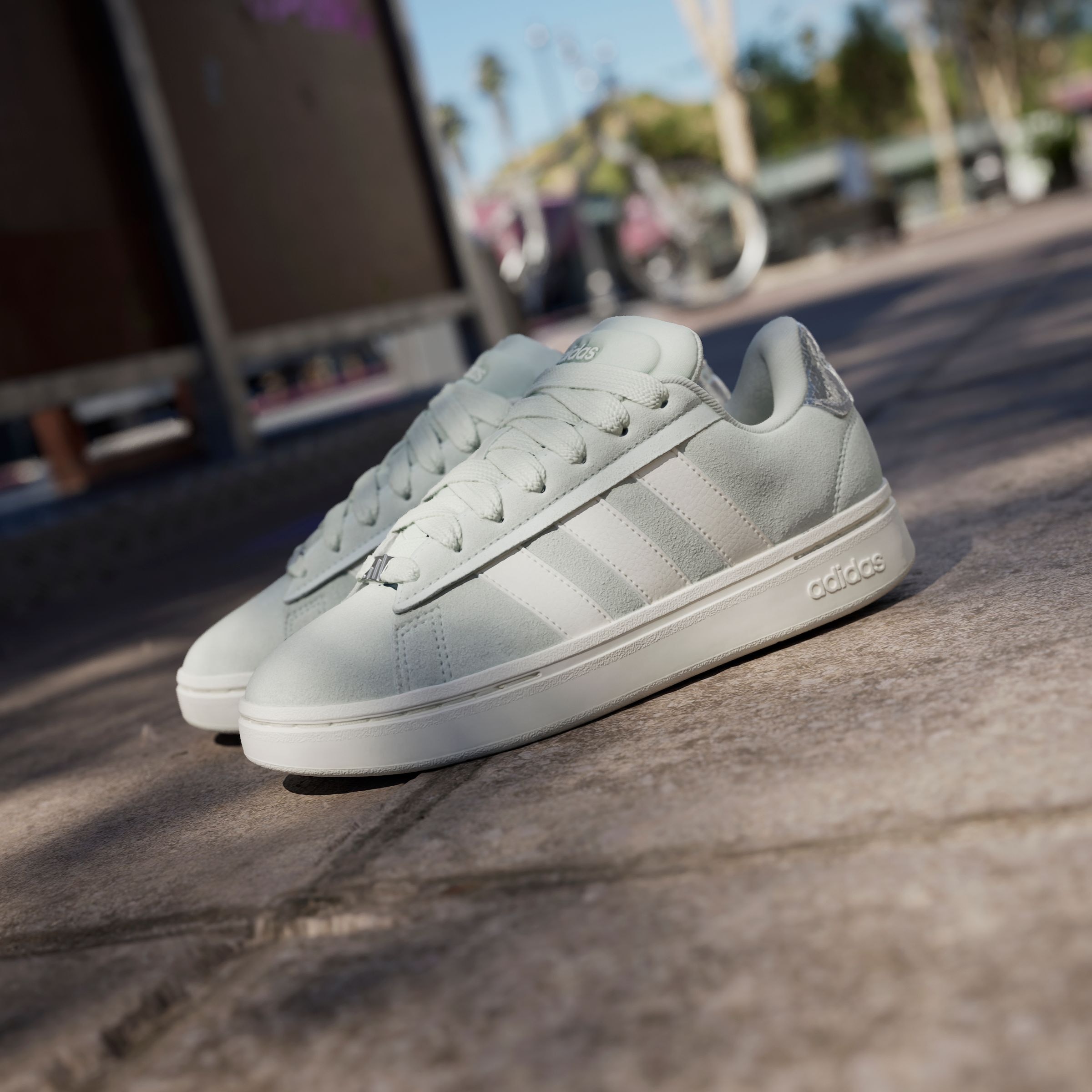 adidas Sportswear Sneaker »GRAND COURT ALPHA 00S«, Design inspiriert vom adidas Campus 00