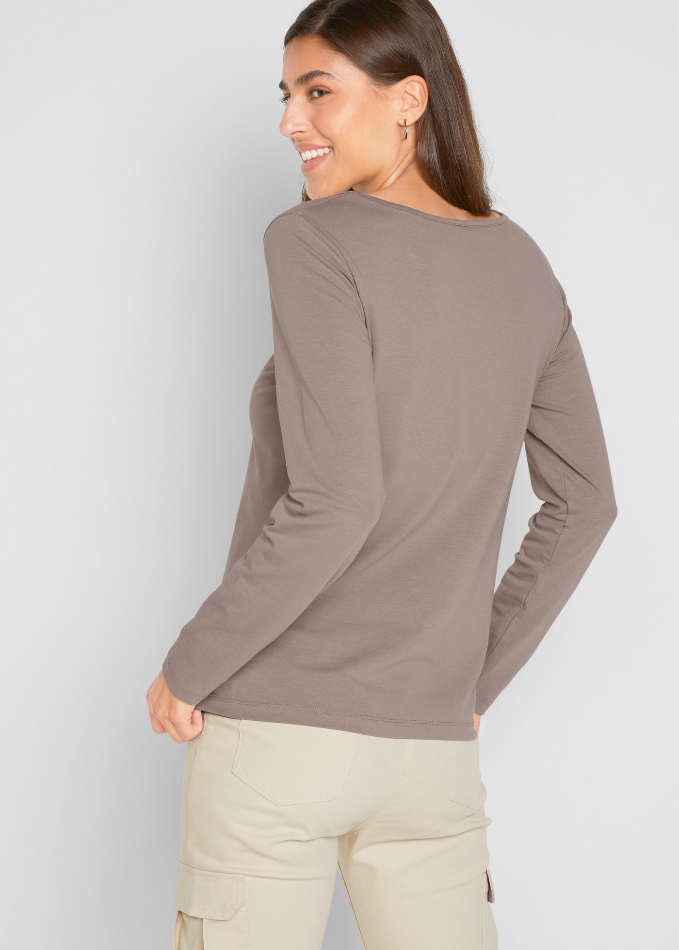 bonprix Langarmshirt »Figurbetontes Langarmshirt (2er Pack)« Packung, 2 Stk. Slim fit Passform, mit V-Ausschnitt, aus Baumwolle und Elasthan