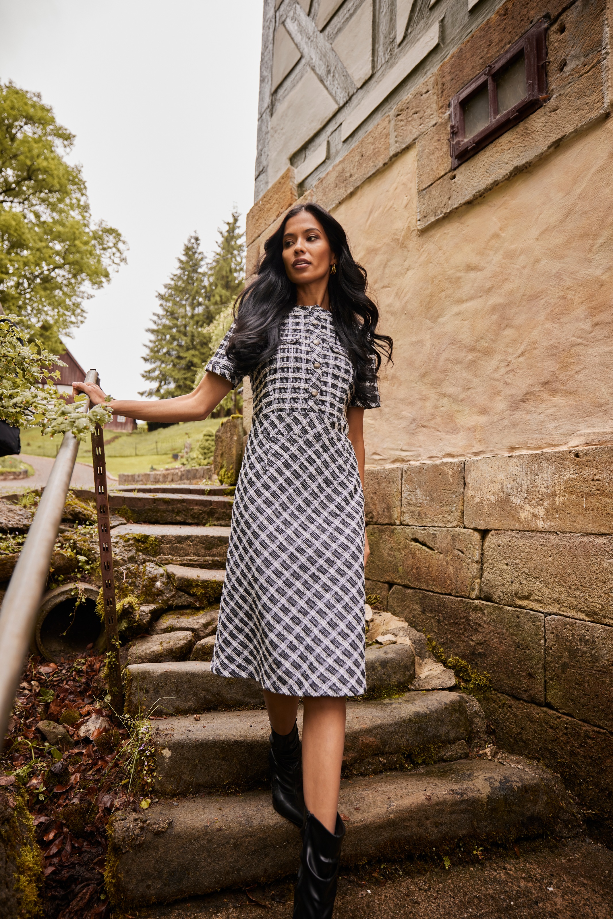Aniston SELECTED Etuikleid Faketaschen aus Bouclé-Jacquard-Qualität  - NEUE KOLLEKTION