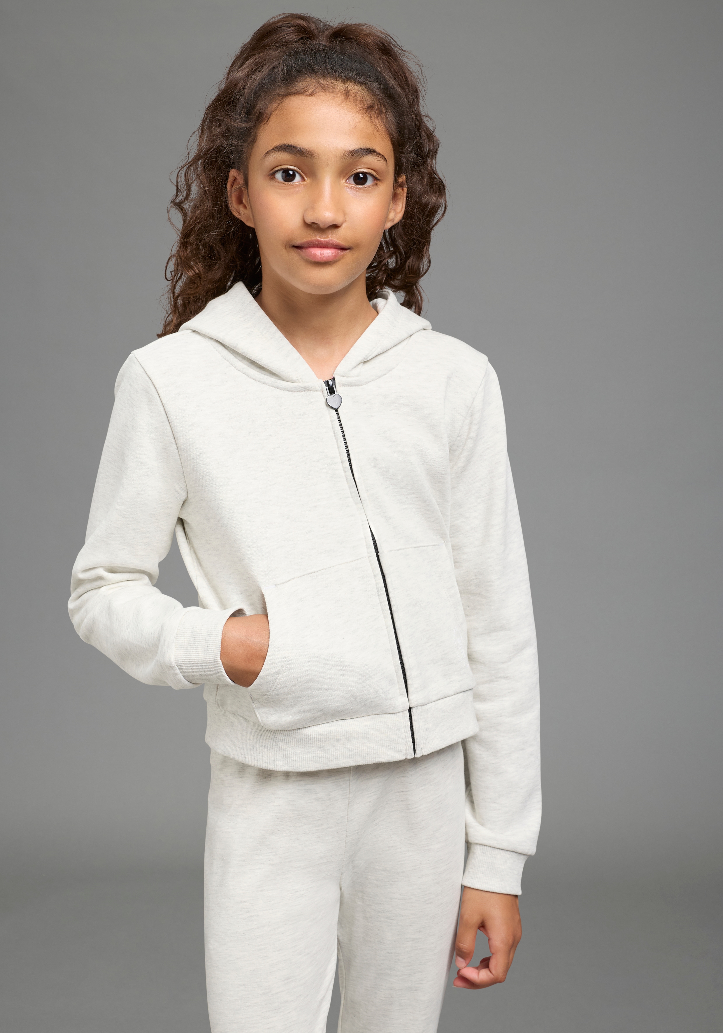 H.I.S Kapuzensweatjacke "Kurzgeschnittene Sweatjacke mit H.I.S Logoprint für Mädchen" Für TEENS. Sweatjacke in modischer Kurzform und Zipper