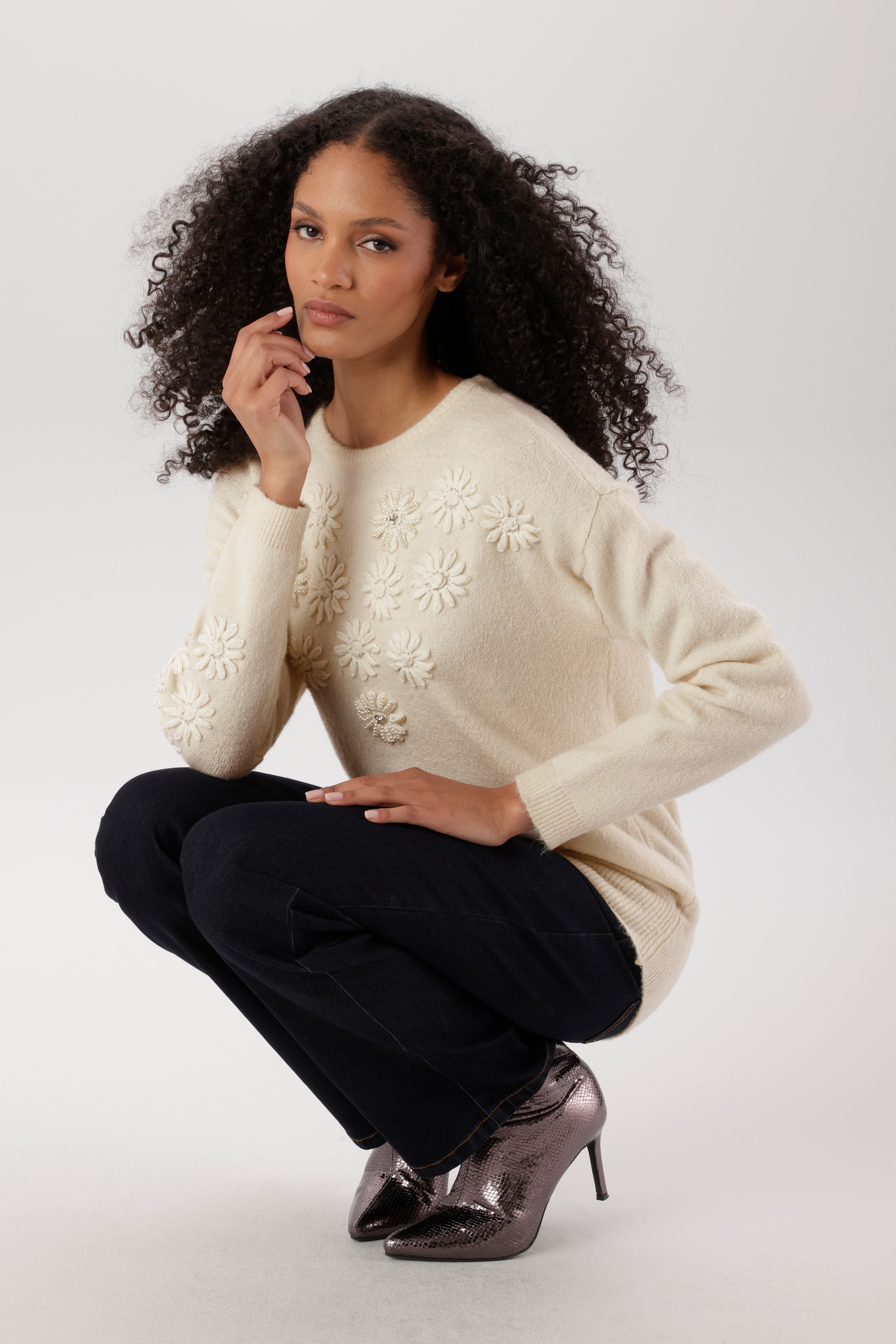 Aniston SELECTED Strickpullover mit Glitzersteinen und Kunstperlen verziert - NEUE KOLLEKTION