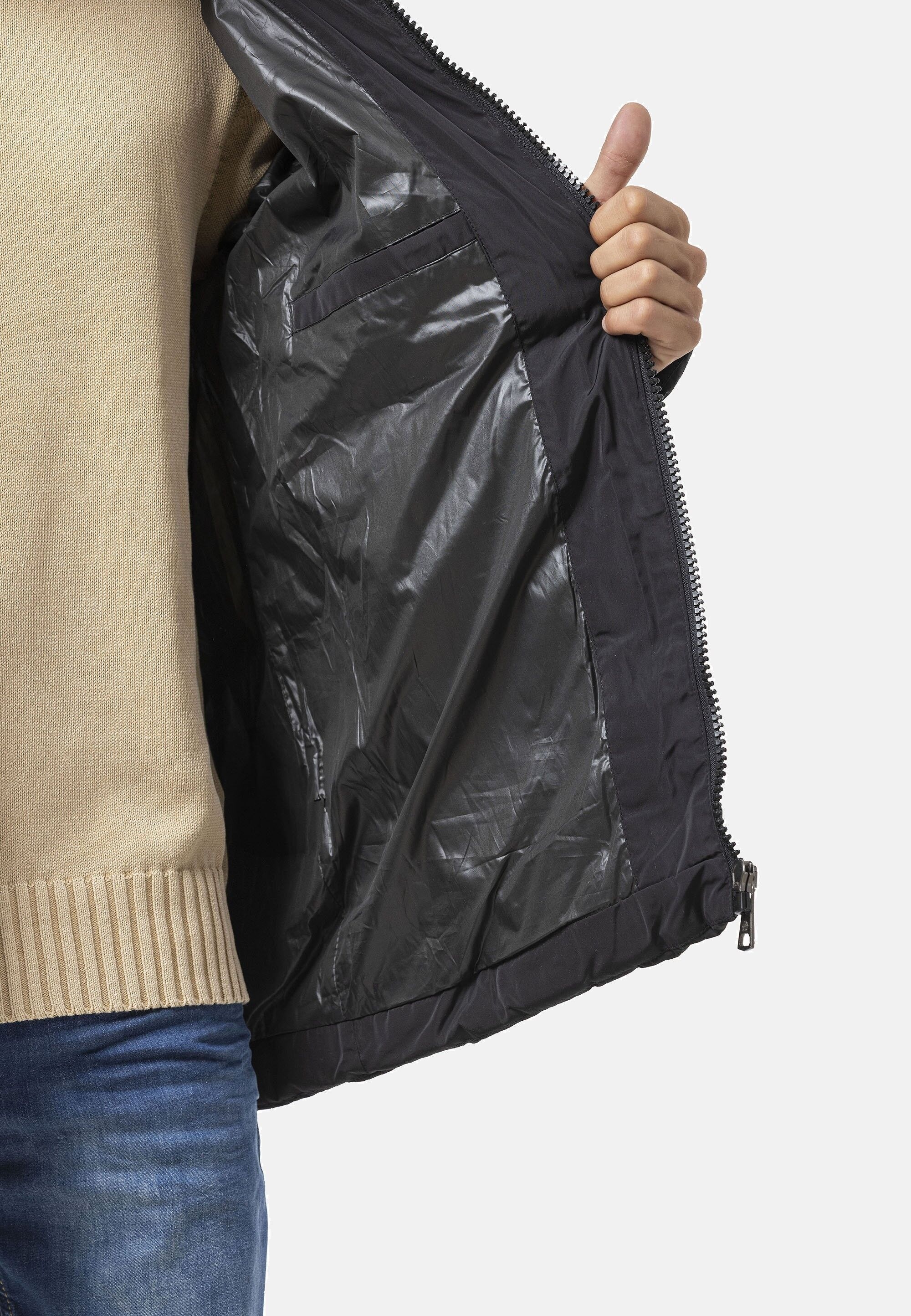 Cipo & Baxx Winterjacke »CM198« mit Kapuze mit Reißverschlusstaschen