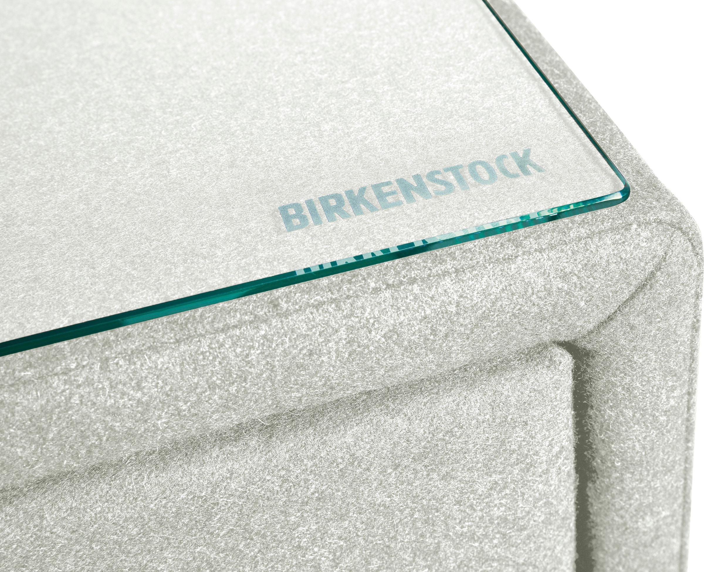 Birkenstock Nachtkommode »Montevideo«, mit Holz-Griffen, mit Holzsockel