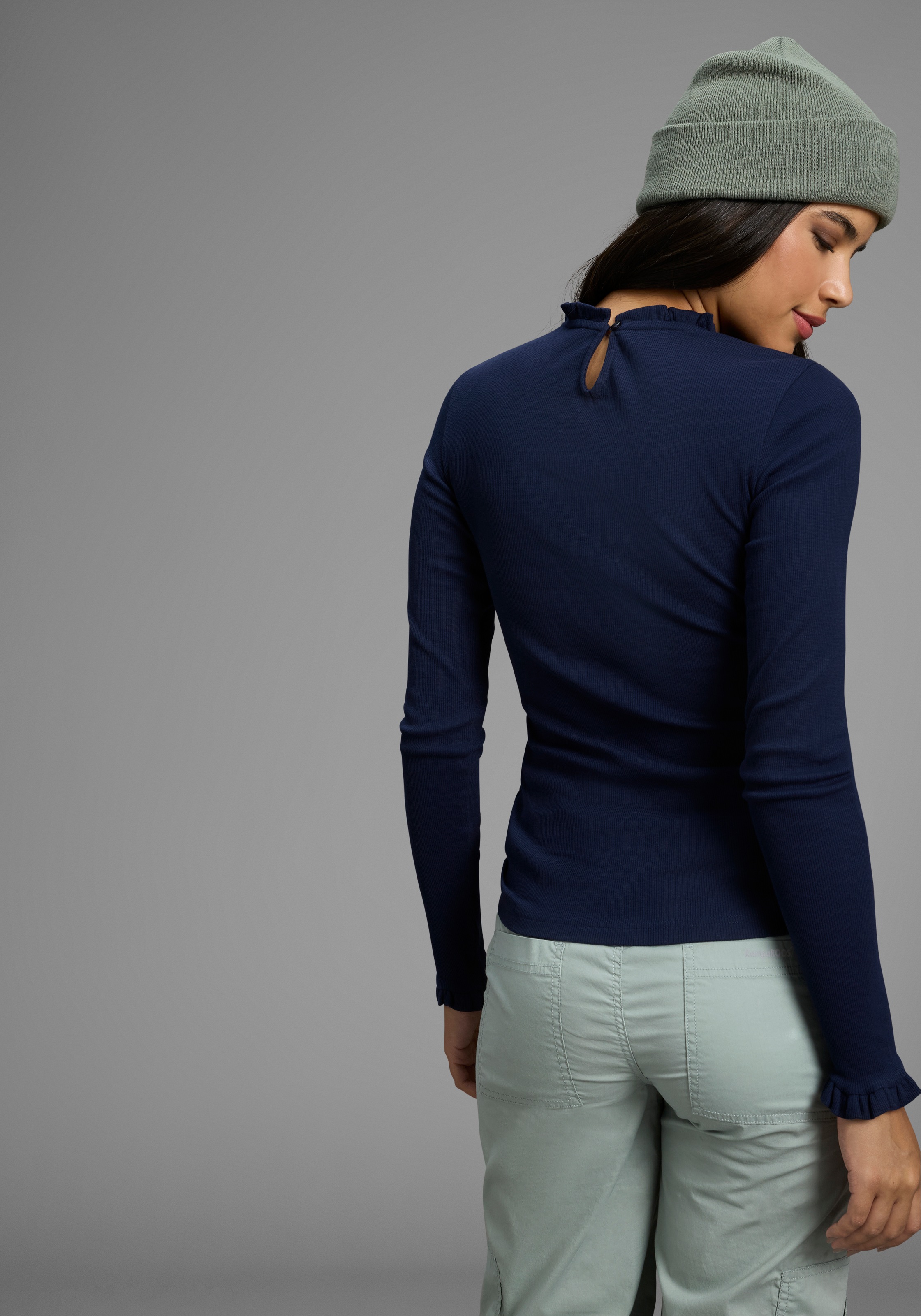 KangaROOS Langarmshirt mit femininer Rüschenkante günstig online kaufen