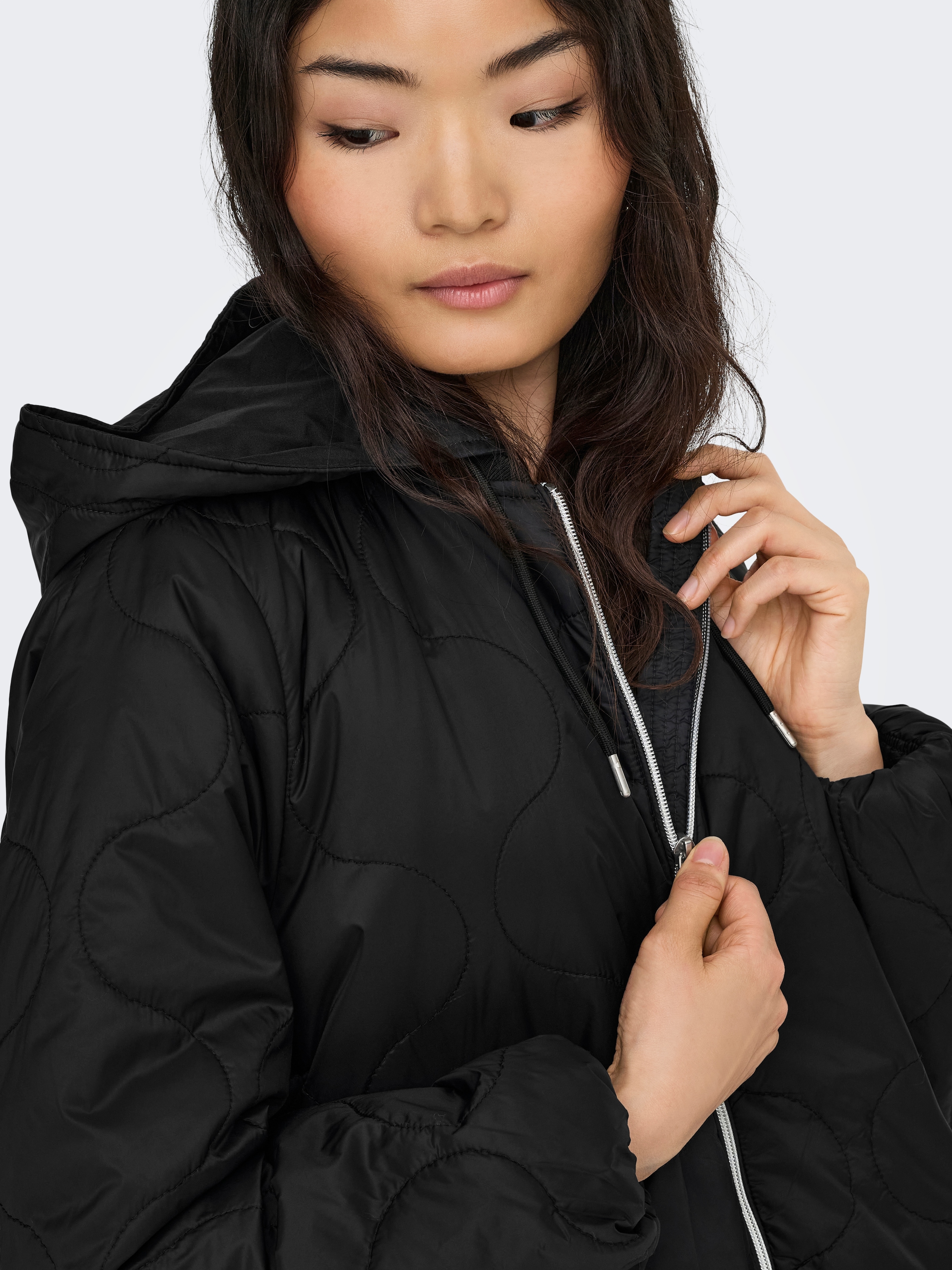 ONLY Steppjacke »ONLMIKI HOOD QUILT JACKET CC OTW« mit Kapuze mit seitlichem Kordelzug am Saum