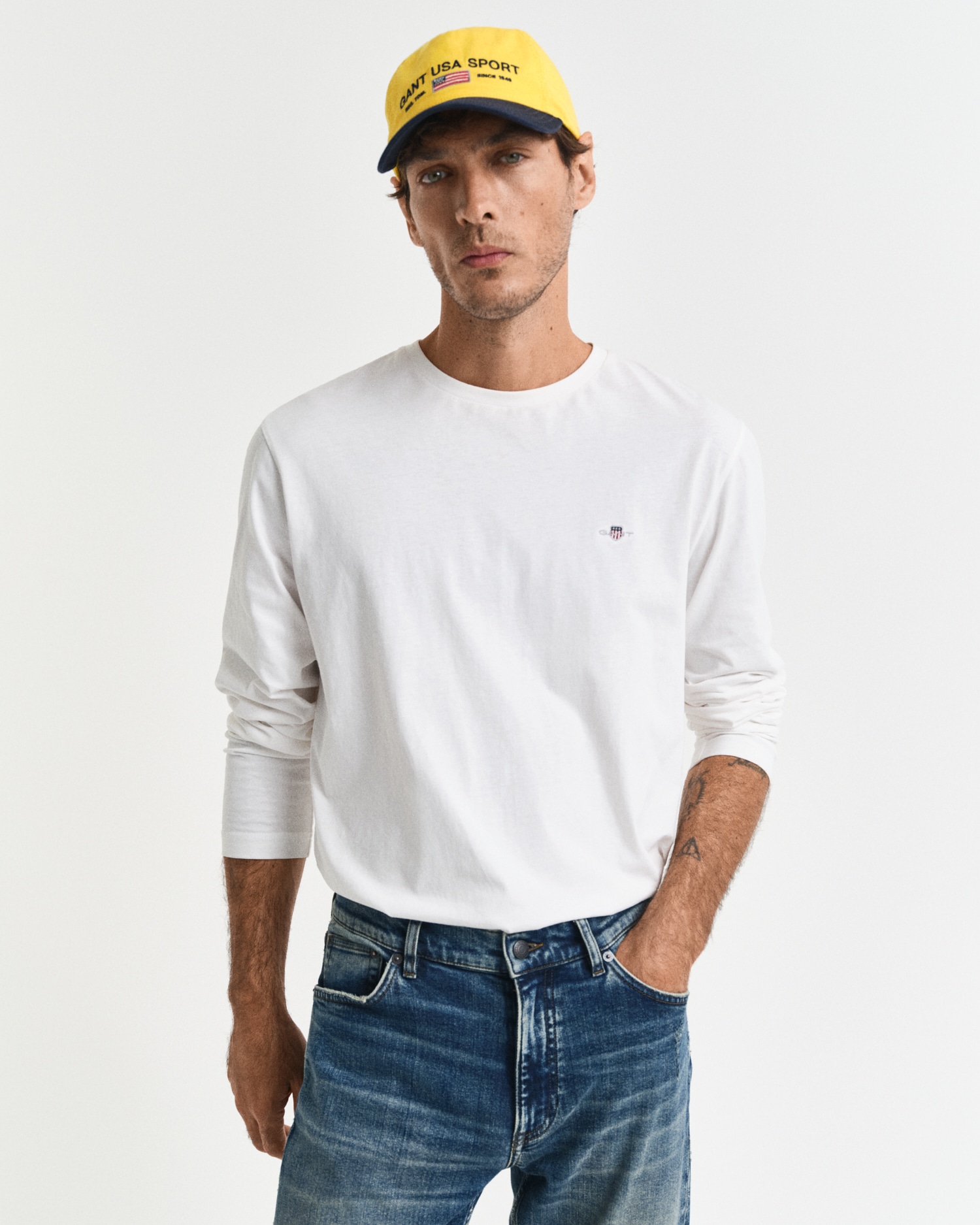 Gant "REG SHIELD LS T-SHIRT" mit Logostickerei auf der Brust