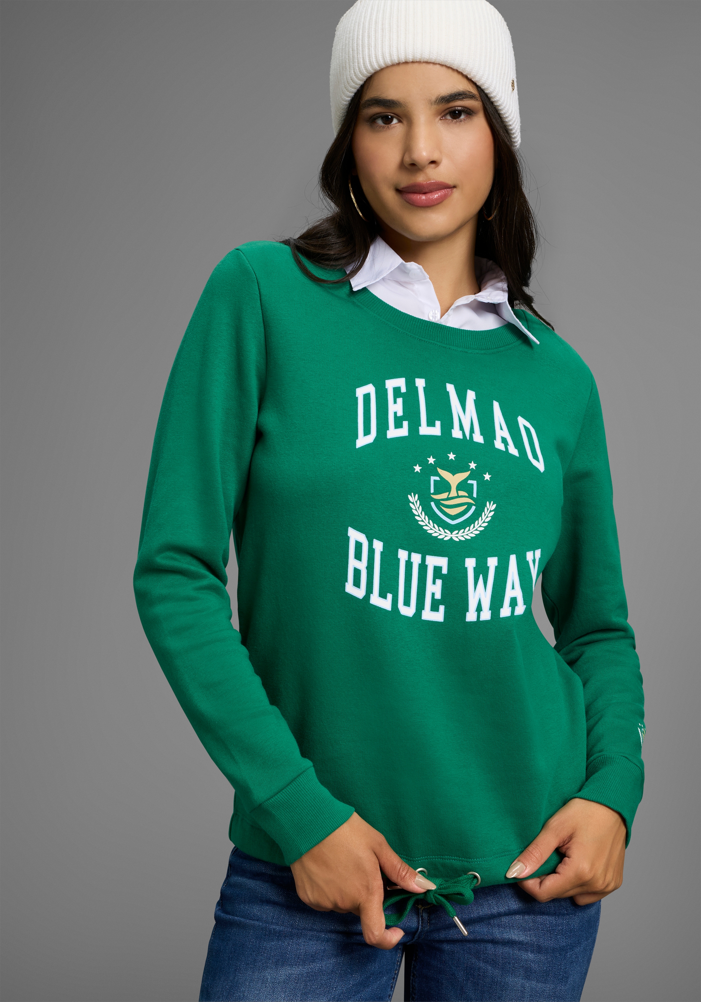 DELMAO Sweatshirt, Weiche Baumwollmischung mit Print und Kordelzug am Saum günstig online kaufen