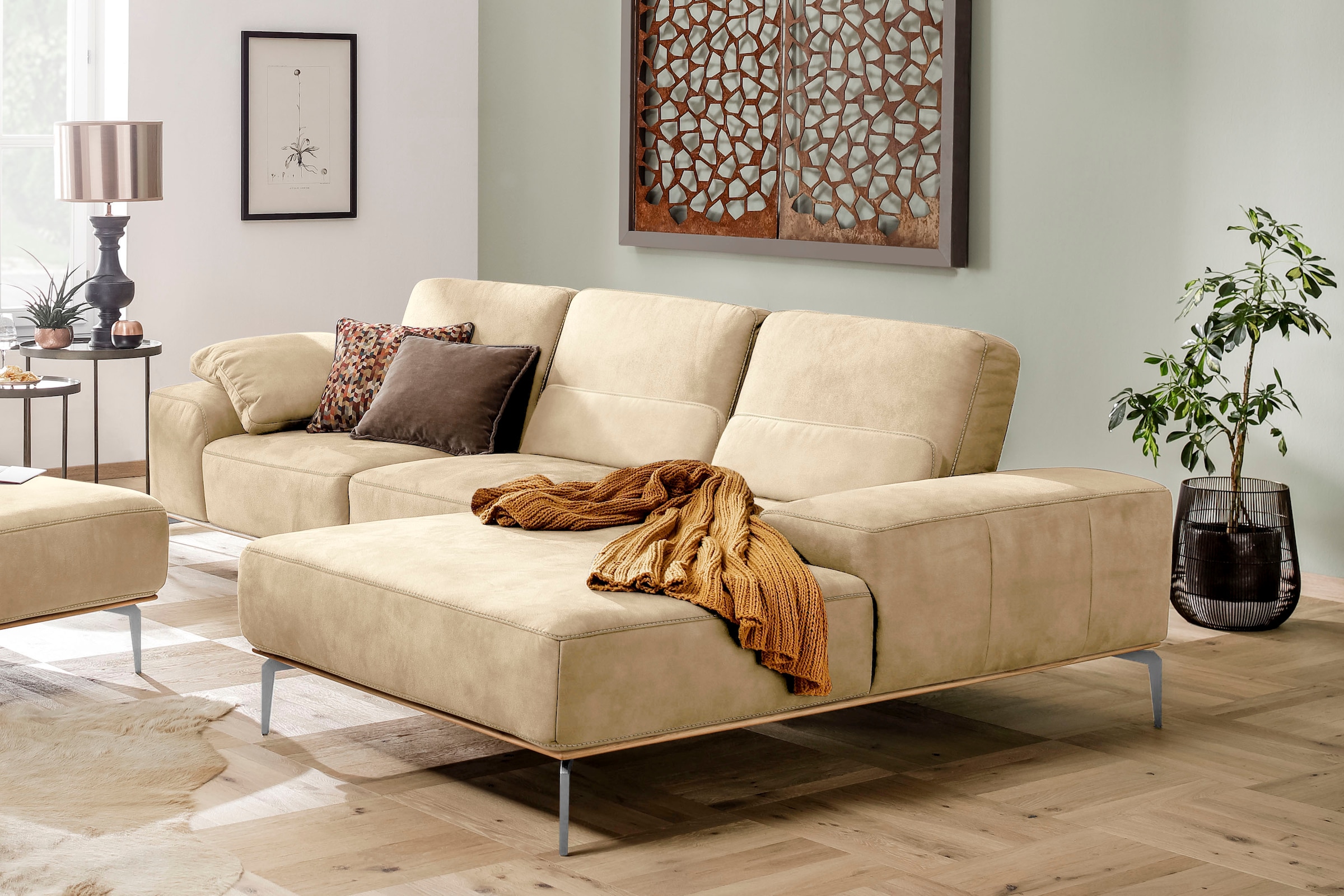 W.SCHILLIG Ecksofa "run, Designsofa, bequem, L-Form" mit elegantem Holzsockel, Füße in Chrom glänzend, Breite 299 cm