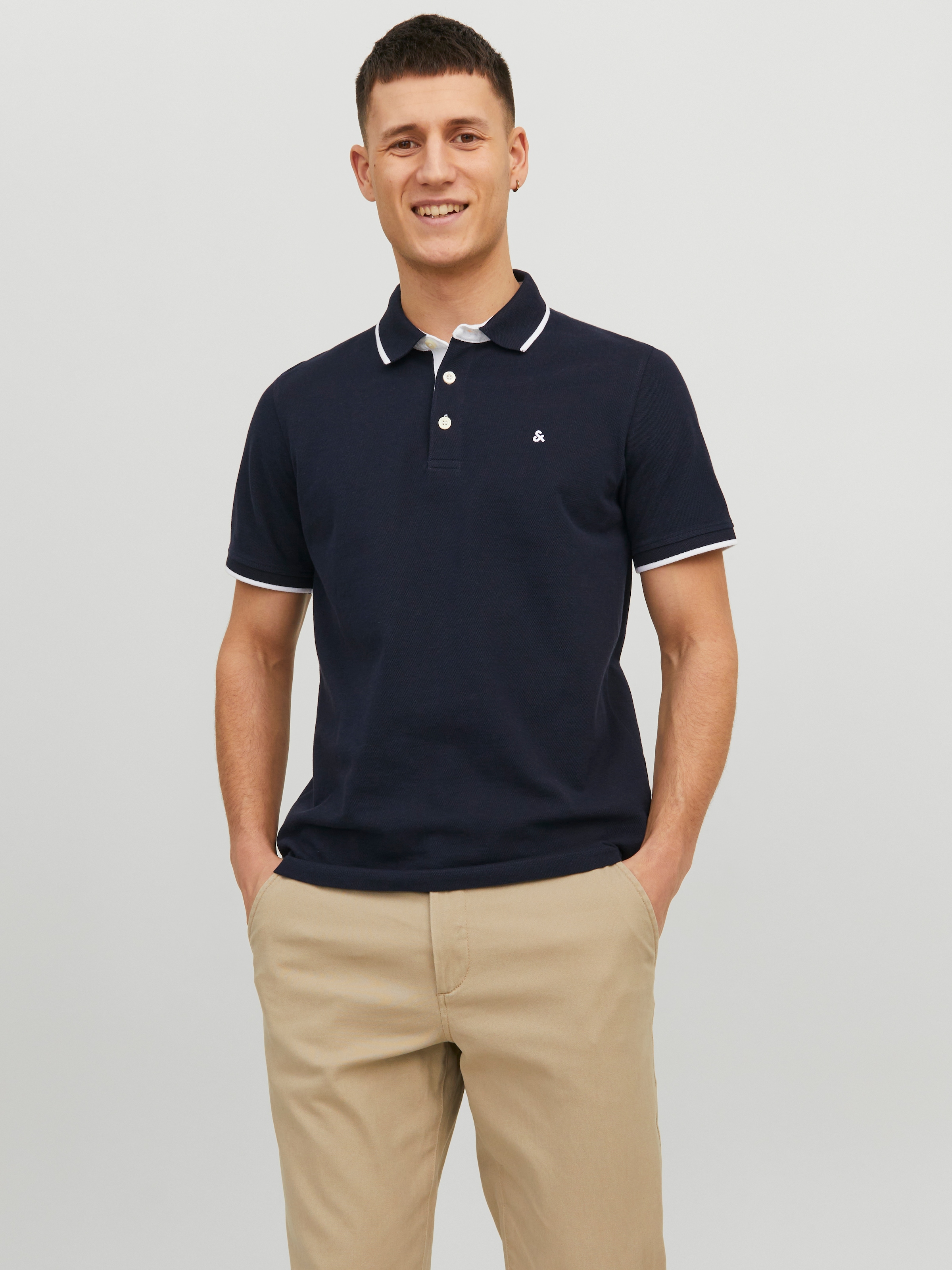 Jack & Jones Poloshirt "JJEPAULOS Poloshirt mit klassischem Kragen und figurbetonter Form" Logostickerei, modisch, schmal, Baumwolle, Polokragen
