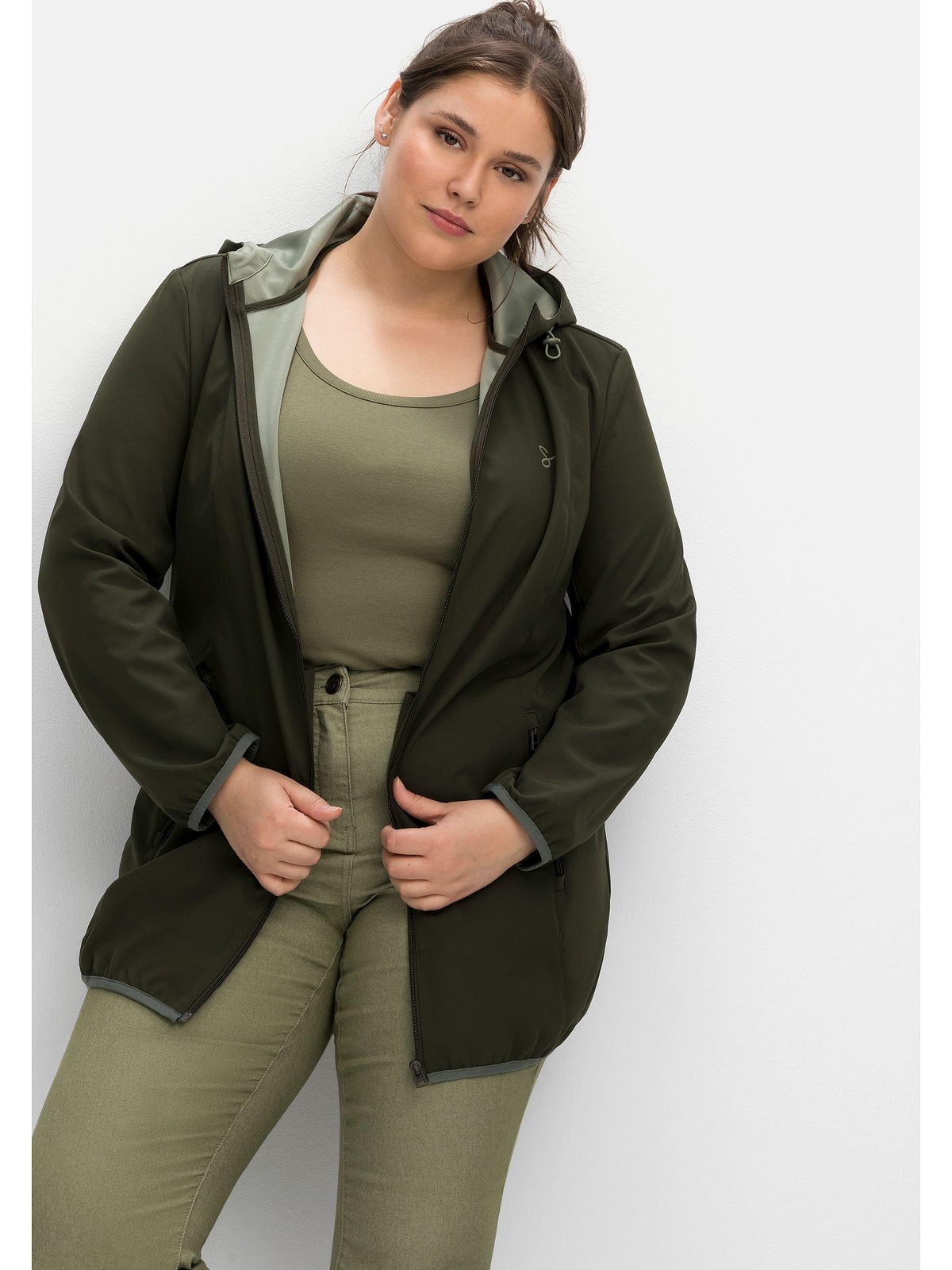 Sheego Softshelljacke "Große Größen", mit Kapuze, mit Kapuze und Kontrastdetails