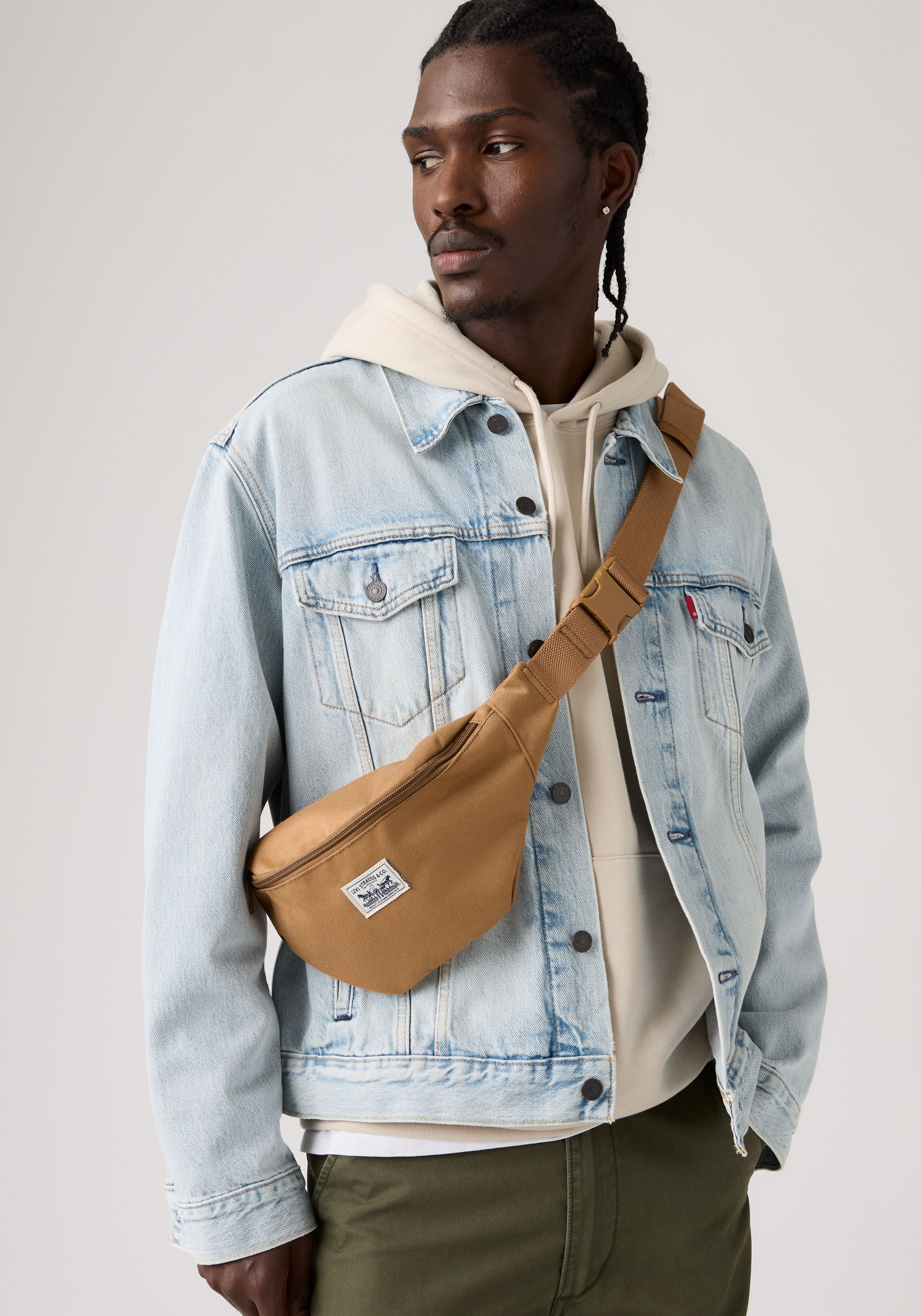 Levis Bauchtasche "DUBOCE SLING OV" mit Logo Stickerei