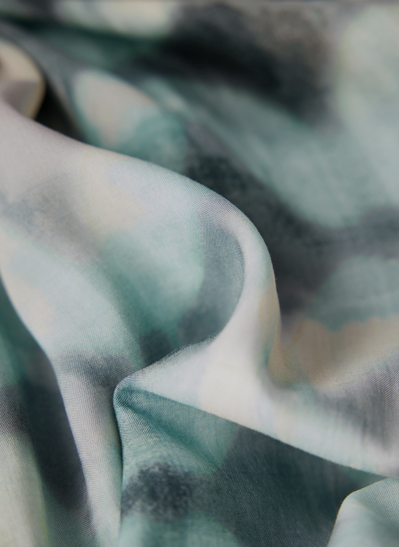 LeComte Klassische Bluse »LeComte Elegante Bluse mit Aquarell-Design und Schlitzdetail«