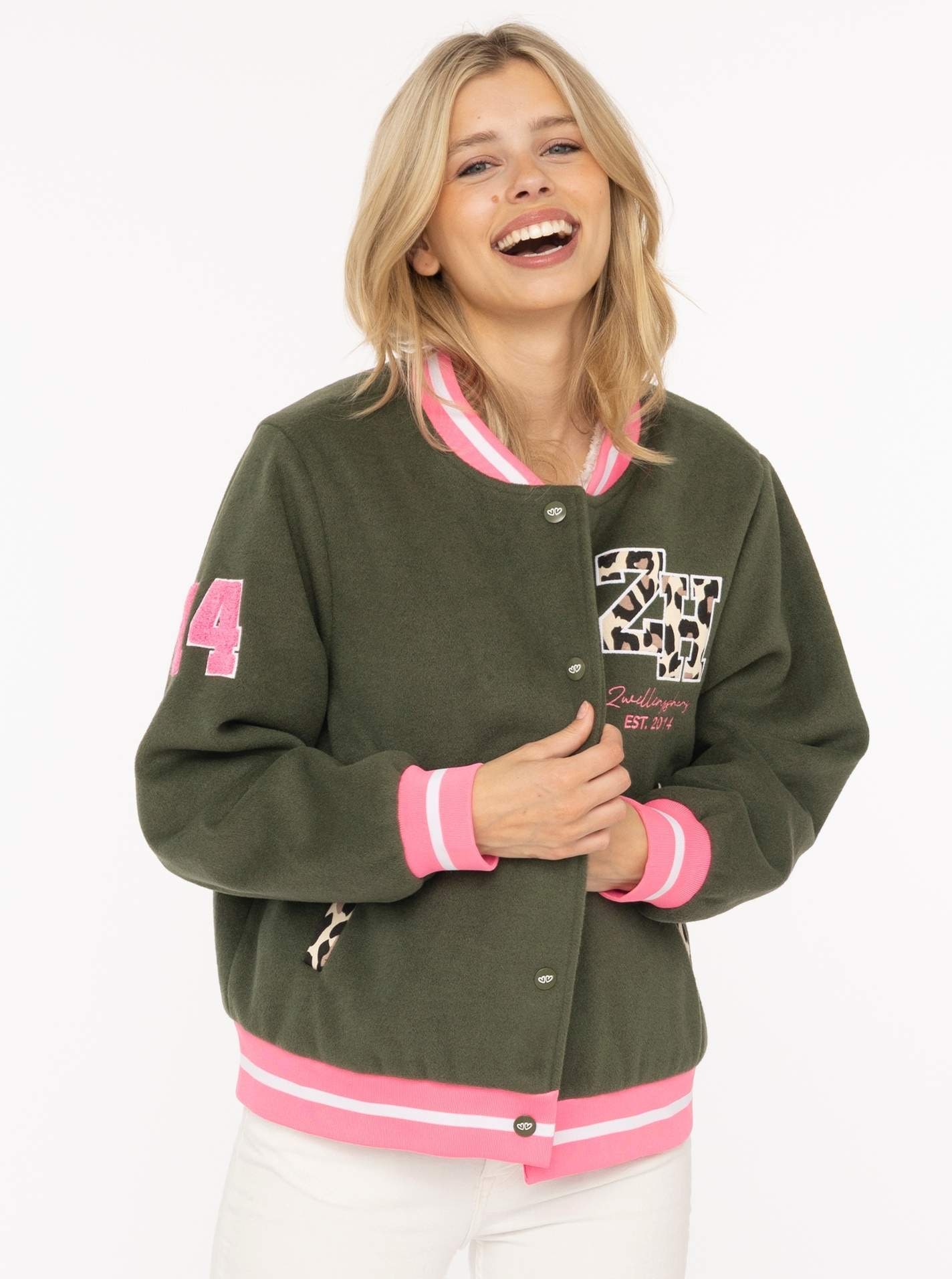 Zwillingsherz Bomberjacke "„College Leo“" gestreifte Bündchen, Leodetails und Futter, Druckknopfleiste