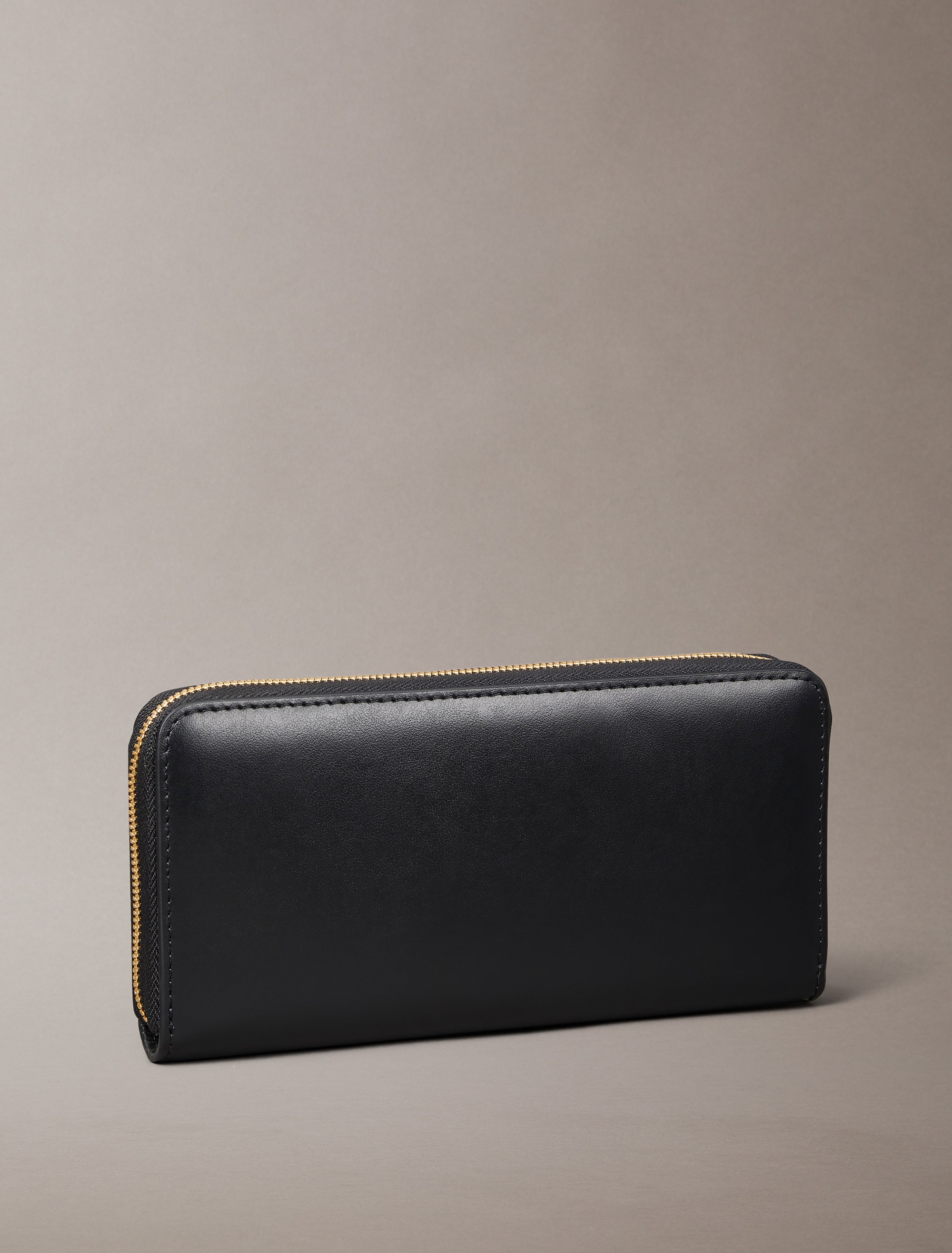 Calvin Klein Geldbörse »CK PULLER LARGE ZIP AROUND«, Damen-Geldbeutel, Portemonnaie, mit Logoschriftzug