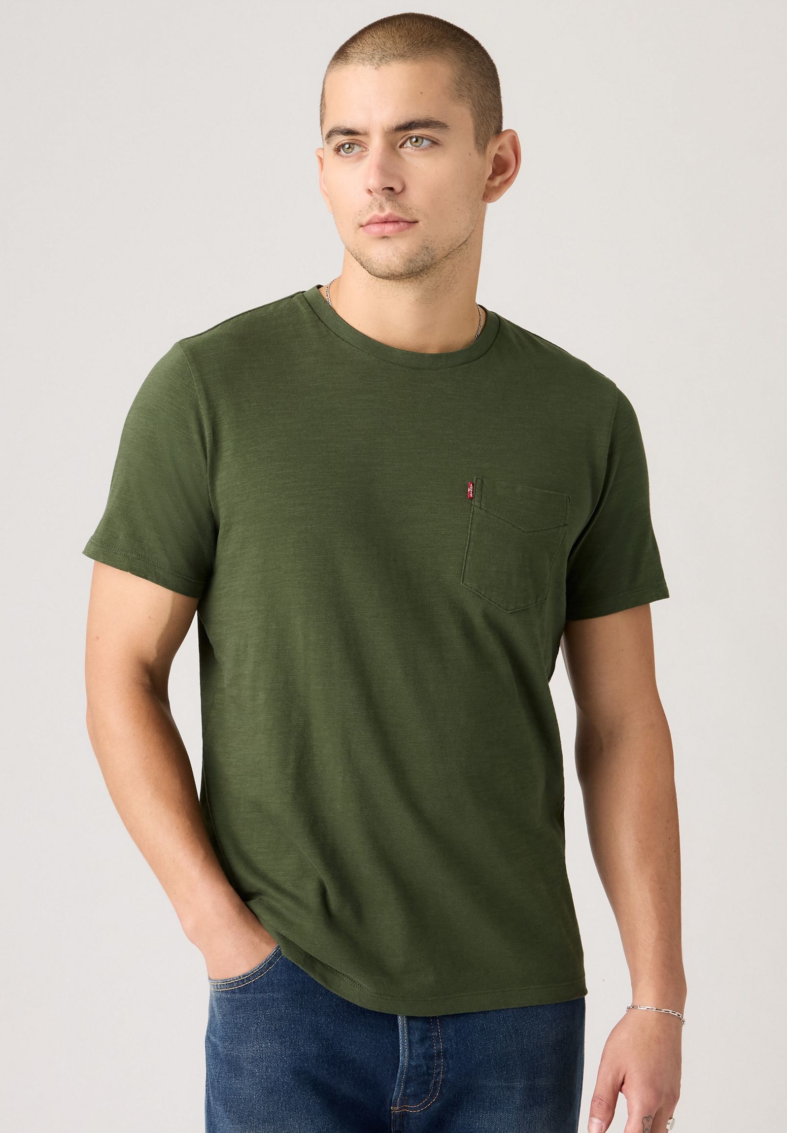 Levis T-Shirt "CLASSIC POCKET TEE" mit aufgesetzter Brusttasche günstig online kaufen