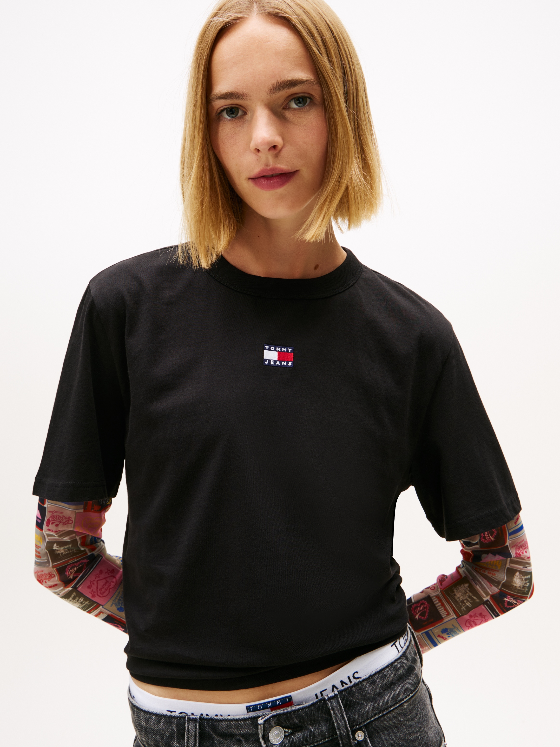Tommy Jeans Kurzarmshirt »TJW BXY BADGE TEE EXT« im Boxy Fit