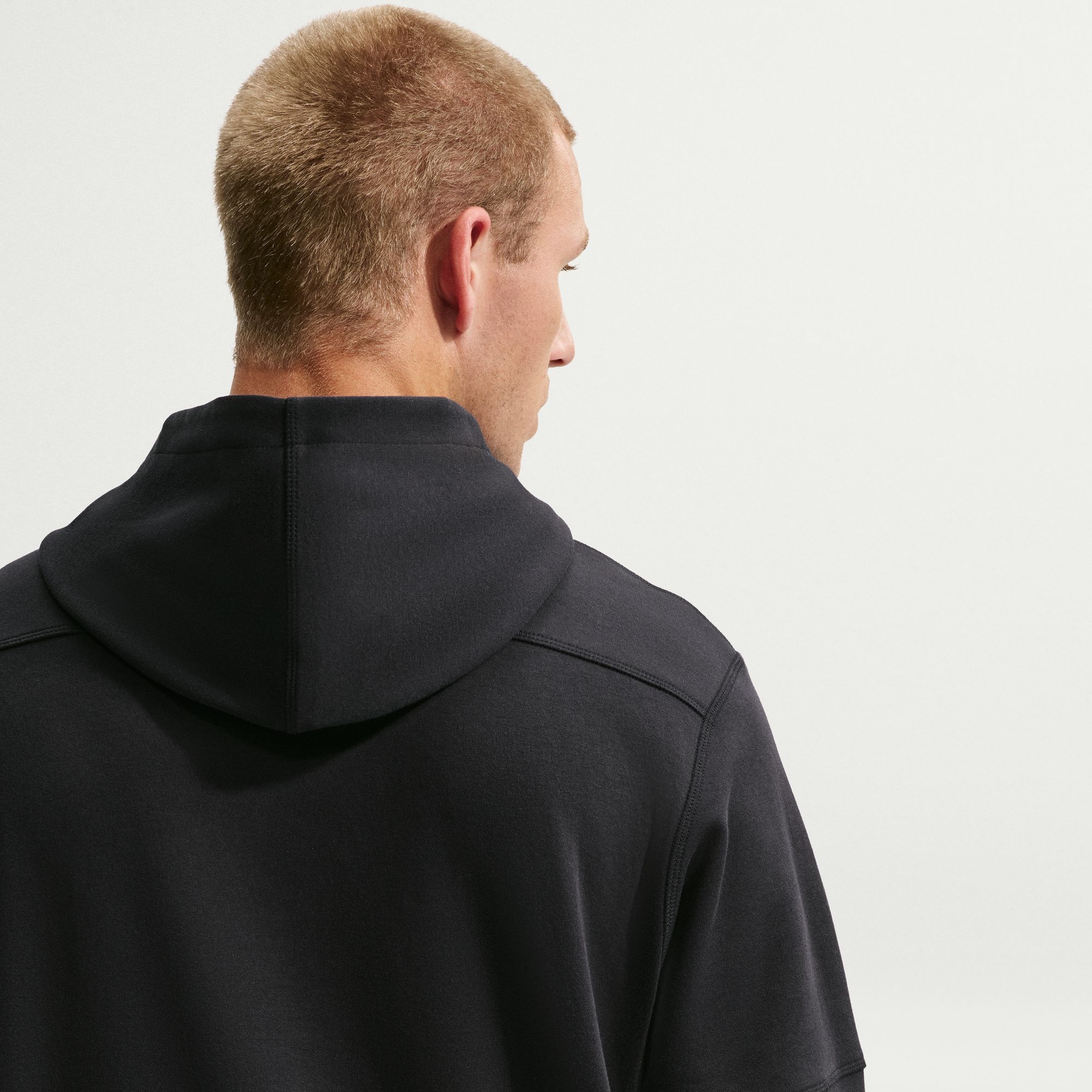 Nike Sportswear Kapuzensweatshirt »M NK CLUB VARSITY HOODIE«, mit Kapuze, Langarm-Design, aus angerauter Sweatware
