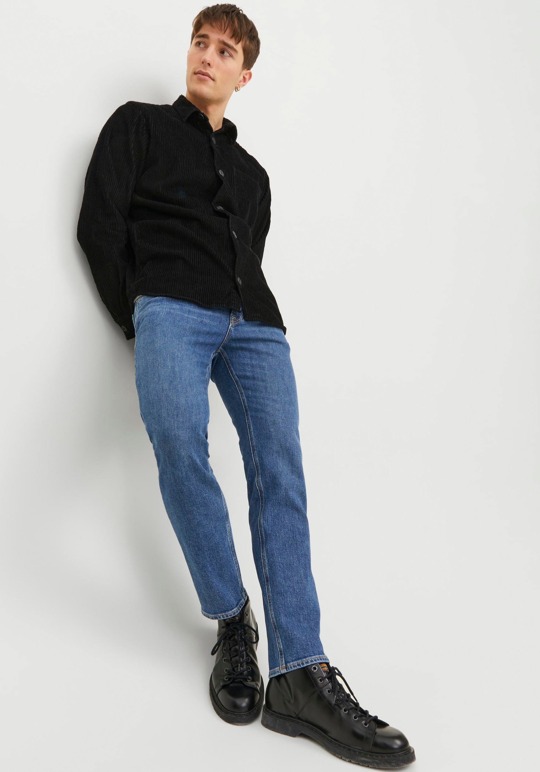 Jack & Jones Regular-fit-Jeans »JJICLARK im Used-Look, Stretchkomfort und niedrige Leibhöhe«, mit Abriebeffekten
