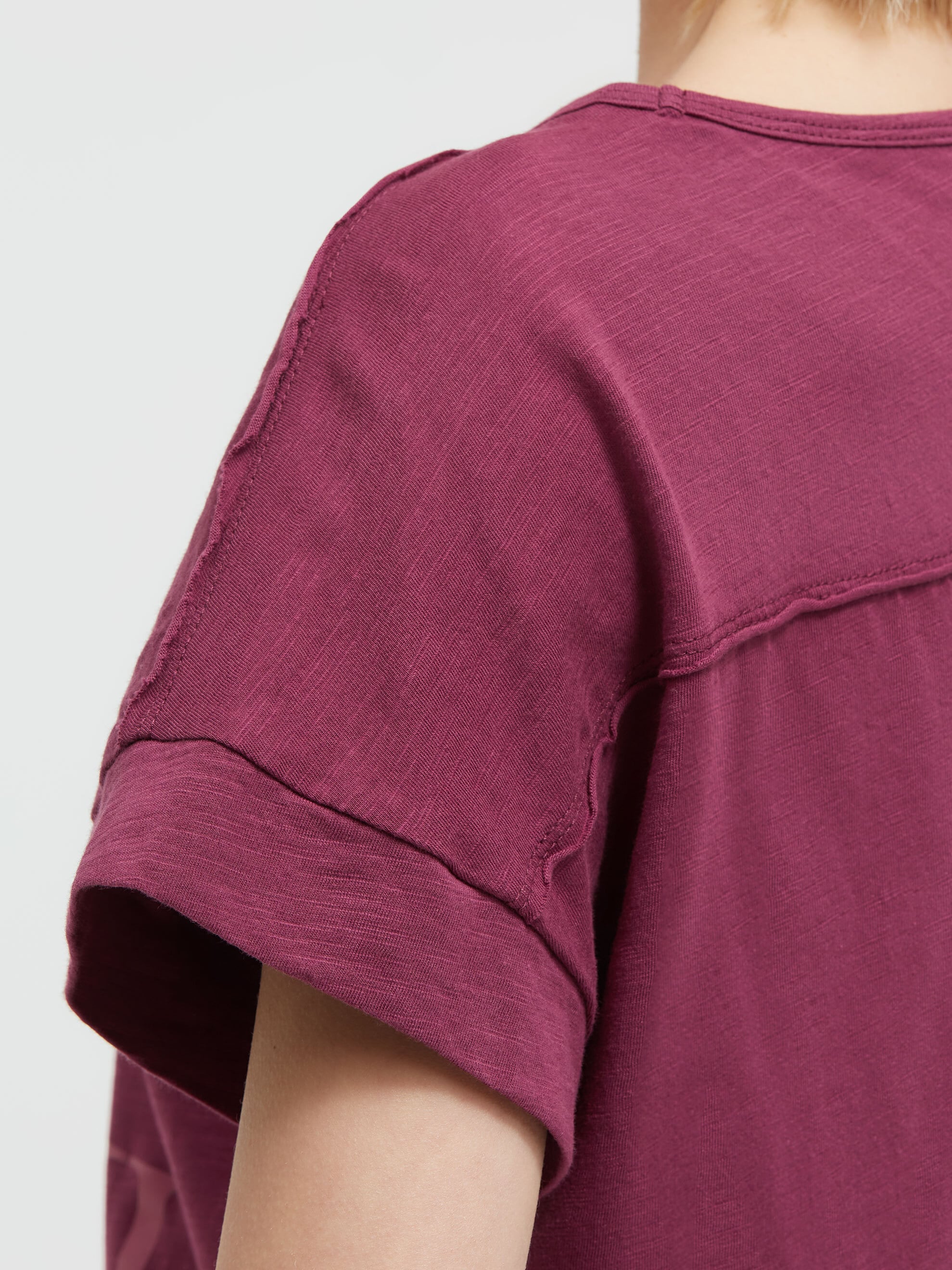 SOCCX Rundhalsshirt mit überschnittener Schulter