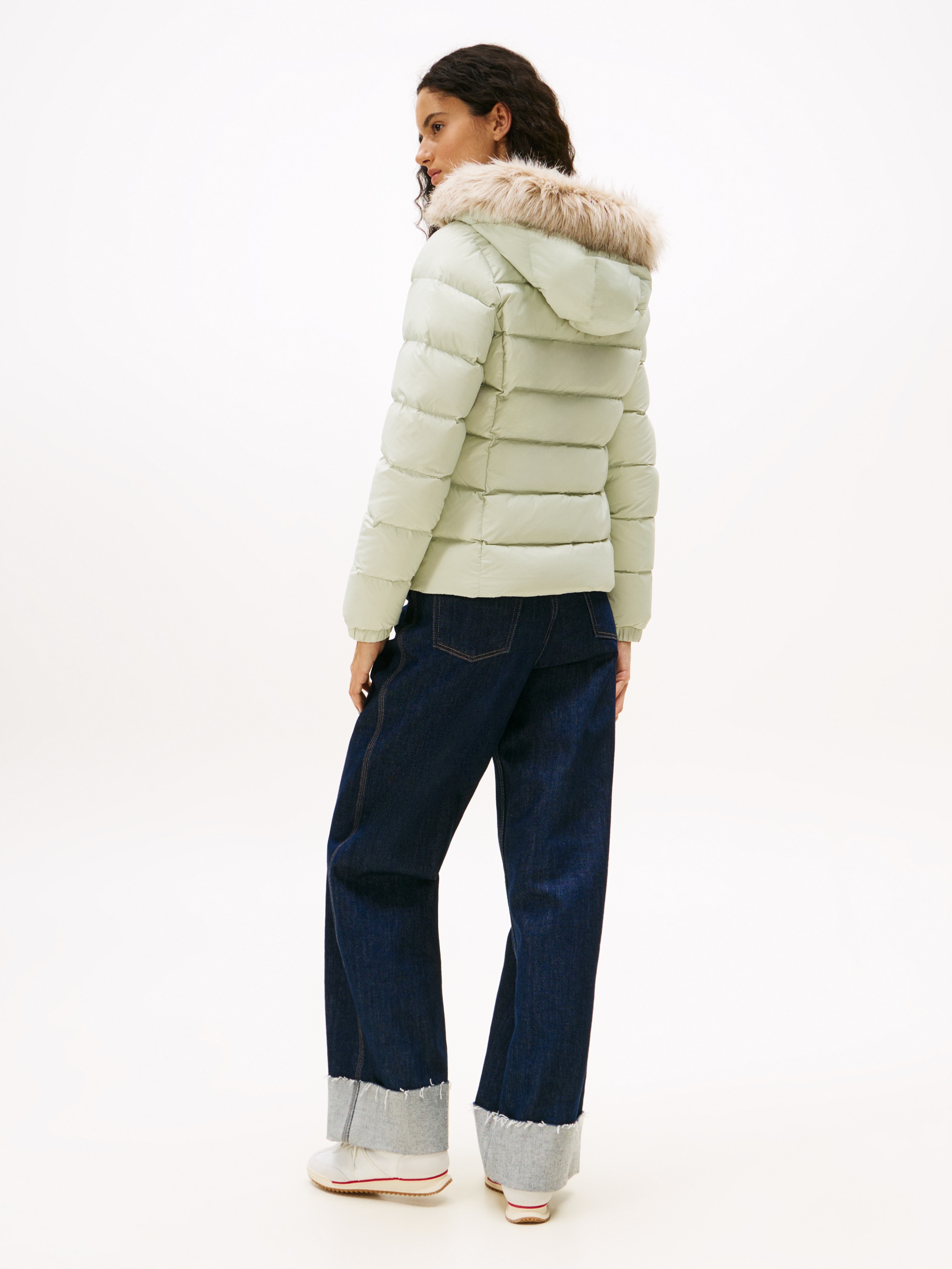 Tommy Jeans Steppjacke »TJW BASIC HOODED DOWN JACKET EXT«, mit Kapuze, mit Logostickerei