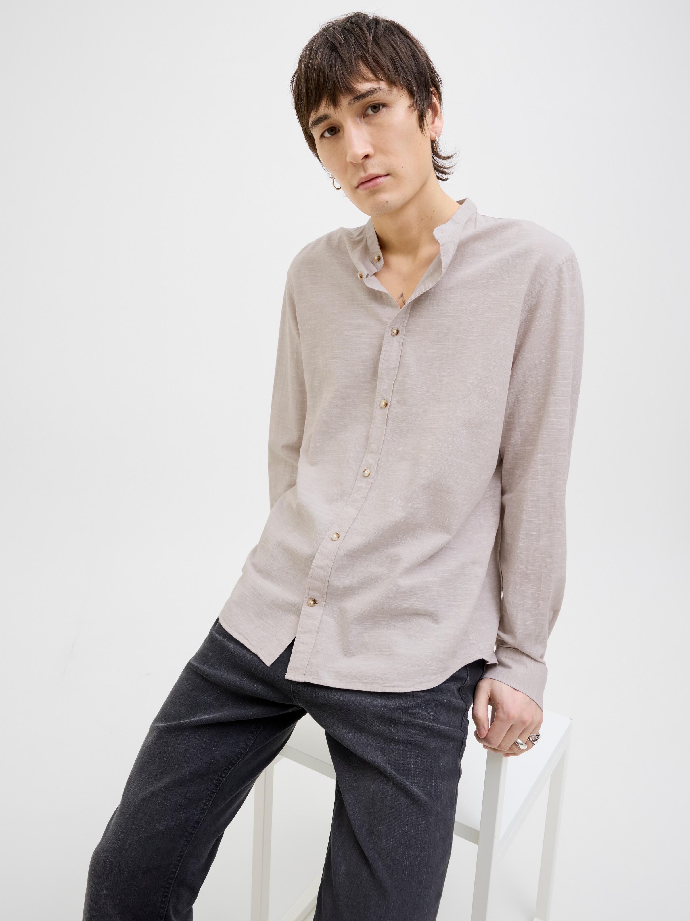 Jack & Jones "JJESUMMER BAND SHIRT LS SN" mit Bandkragen günstig online kaufen