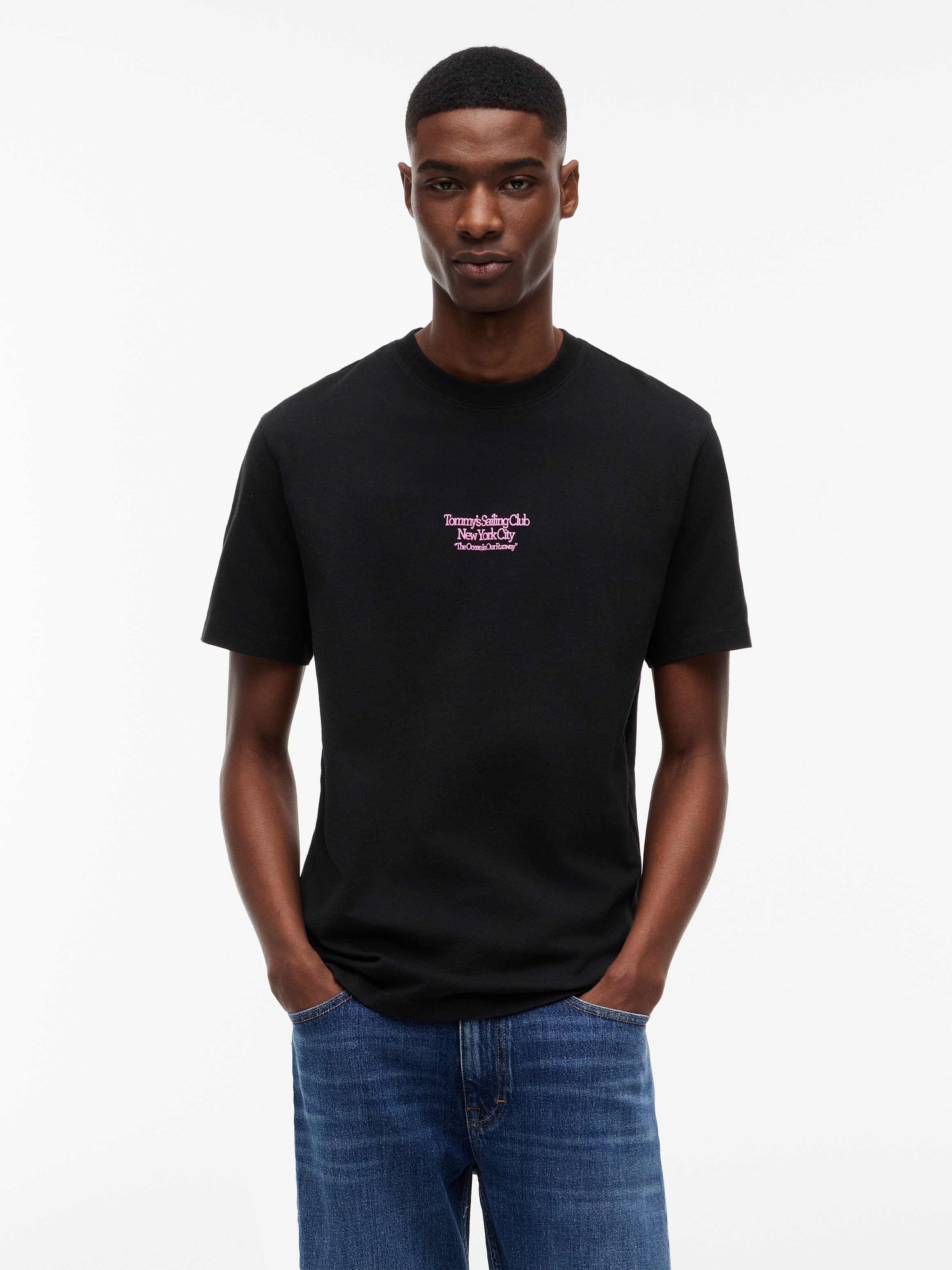 Tommy Jeans "TJM RELAX FIT SAILBOAT" aus Jersey mit Rückengrafik