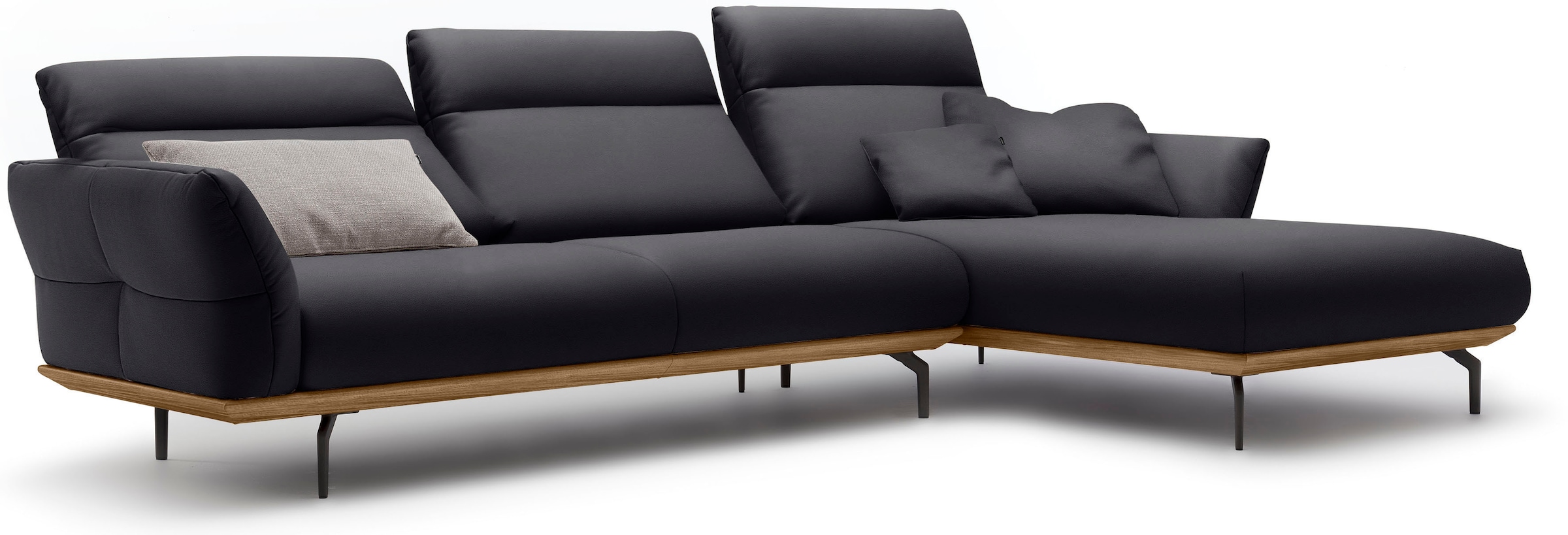 Creation BY ROLF BENZ Ecksofa »CR.460«, Sockel in Nussbaum, Winkelfüße in Umbragrau, Breite 318 cm