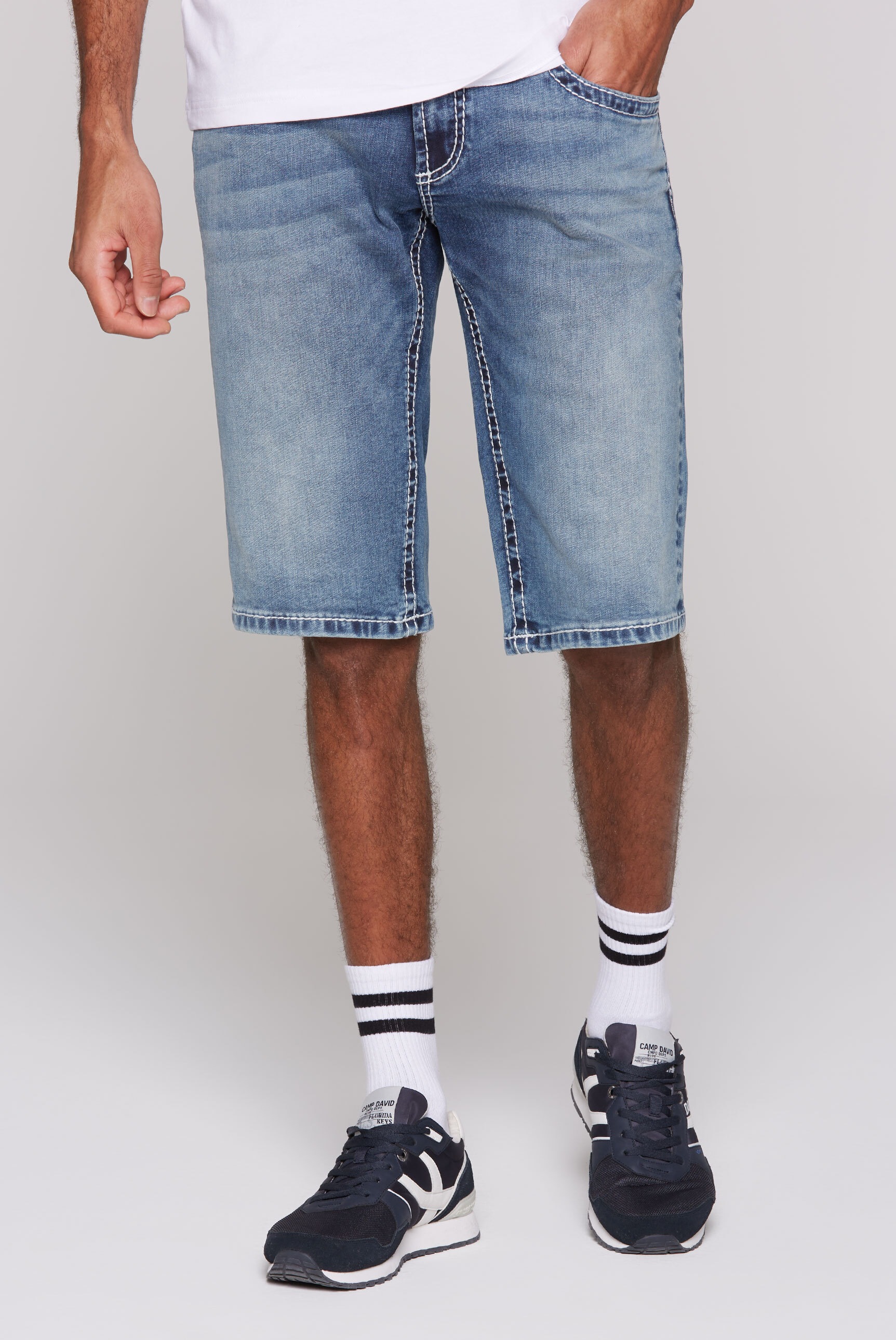 CAMP DAVID Jeansshorts, mit breiten Nähten