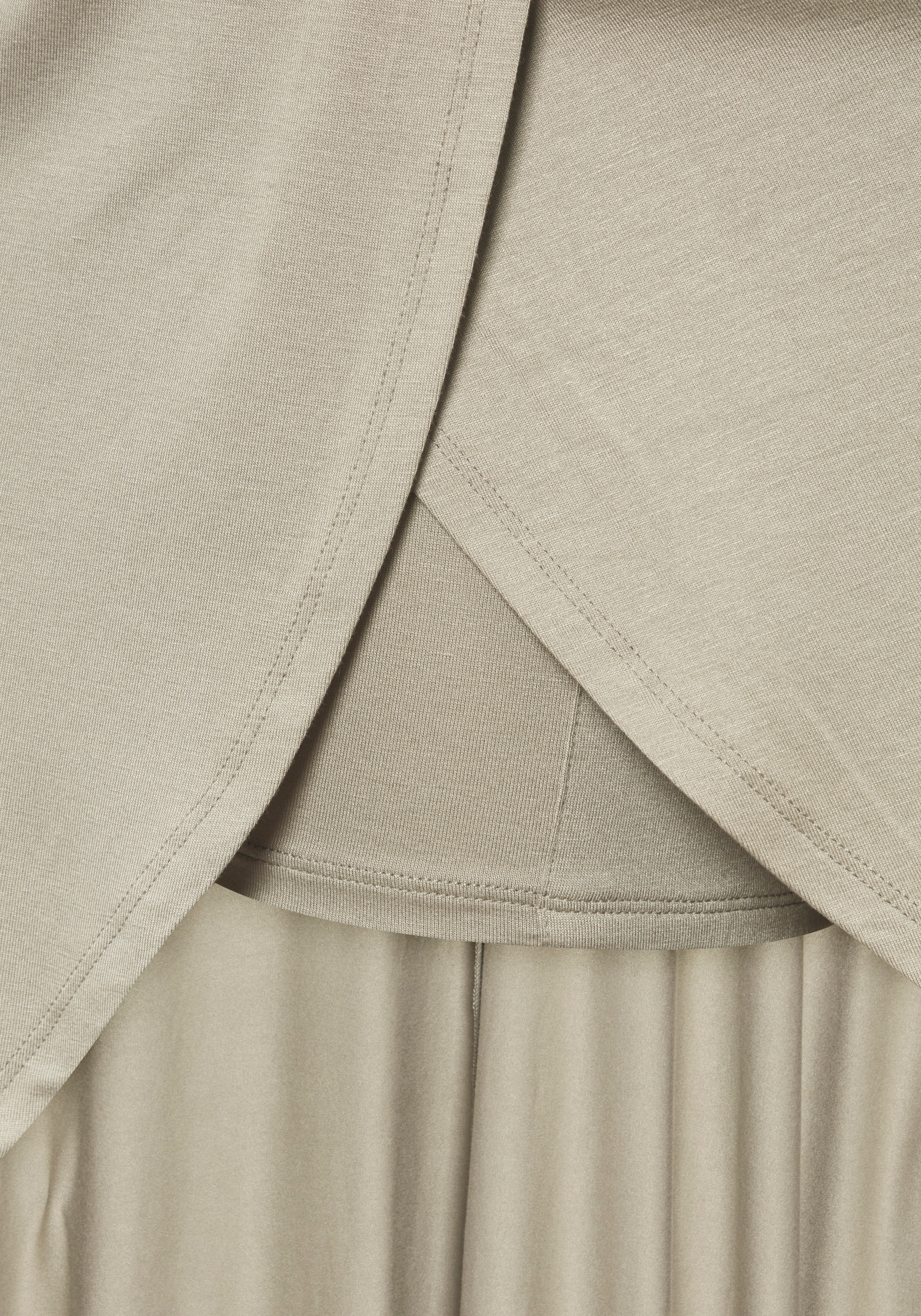 LASCANA Midikleid »mit integrierter Shorts und seitlicher Tasche« Leichtes Jerseykleid, Trägerkleid, Strandkleid, Stretchkleid