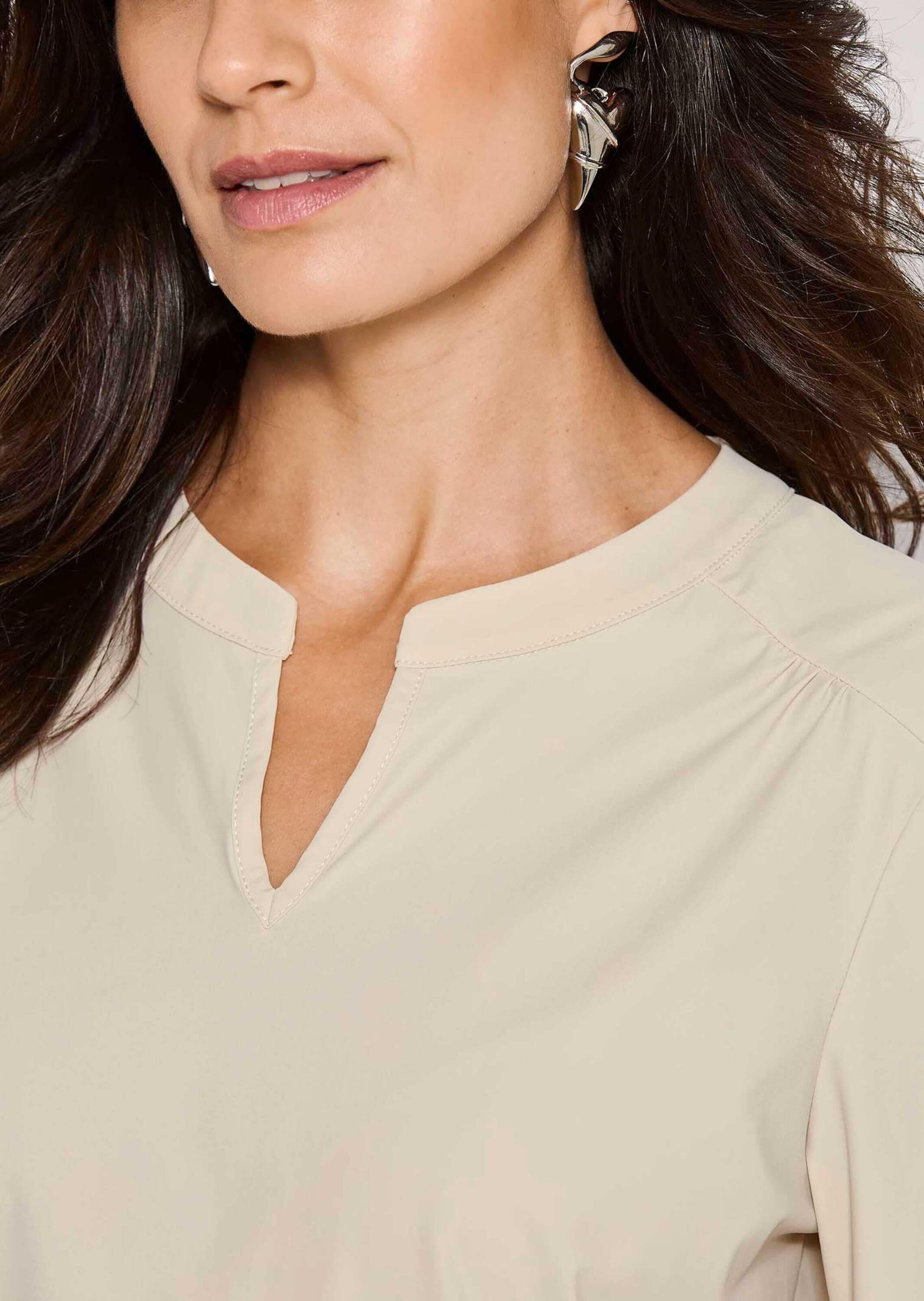 MADELEINE Kurzarmbluse »Jerseybluse Elegante Schlupfbluse mit V-Ausschnitt«