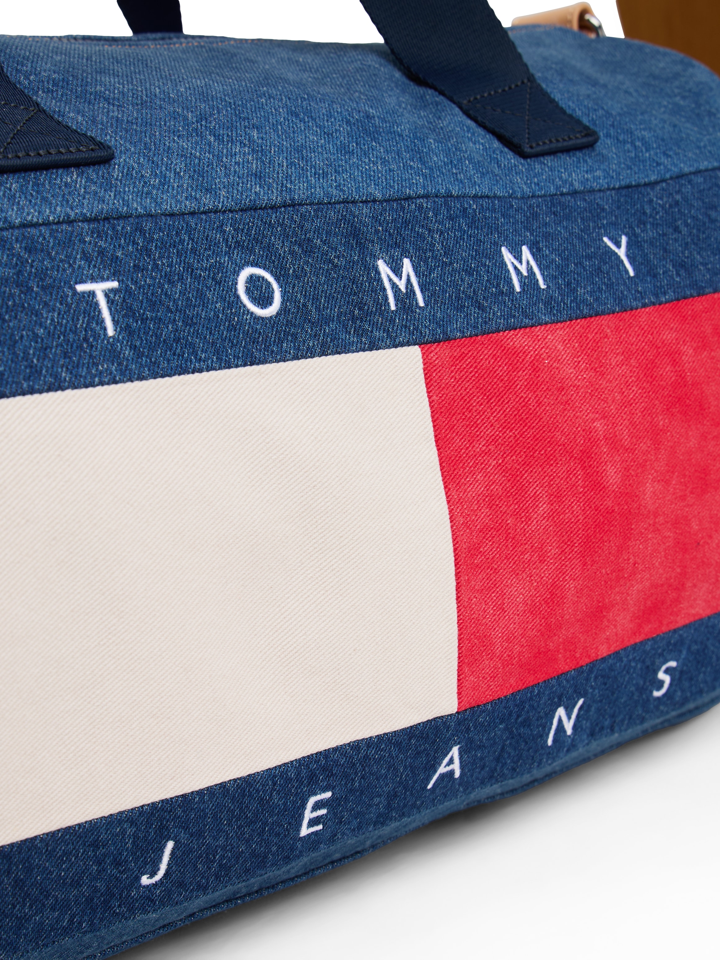Tommy Jeans Weekender »TJM ARCHIVE DENIM DUFFLE«, Unisex Reisetasche, Freizeittasche mit plaktiver Logoflagge
