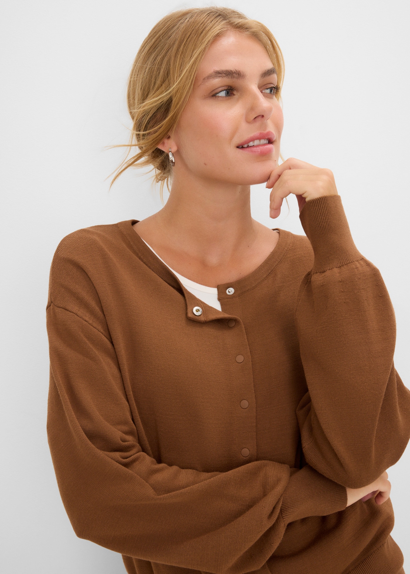 bonprix Strickjacke Feinstrickjacke, mit Knopfleiste, lässig geschnitten, Langarm