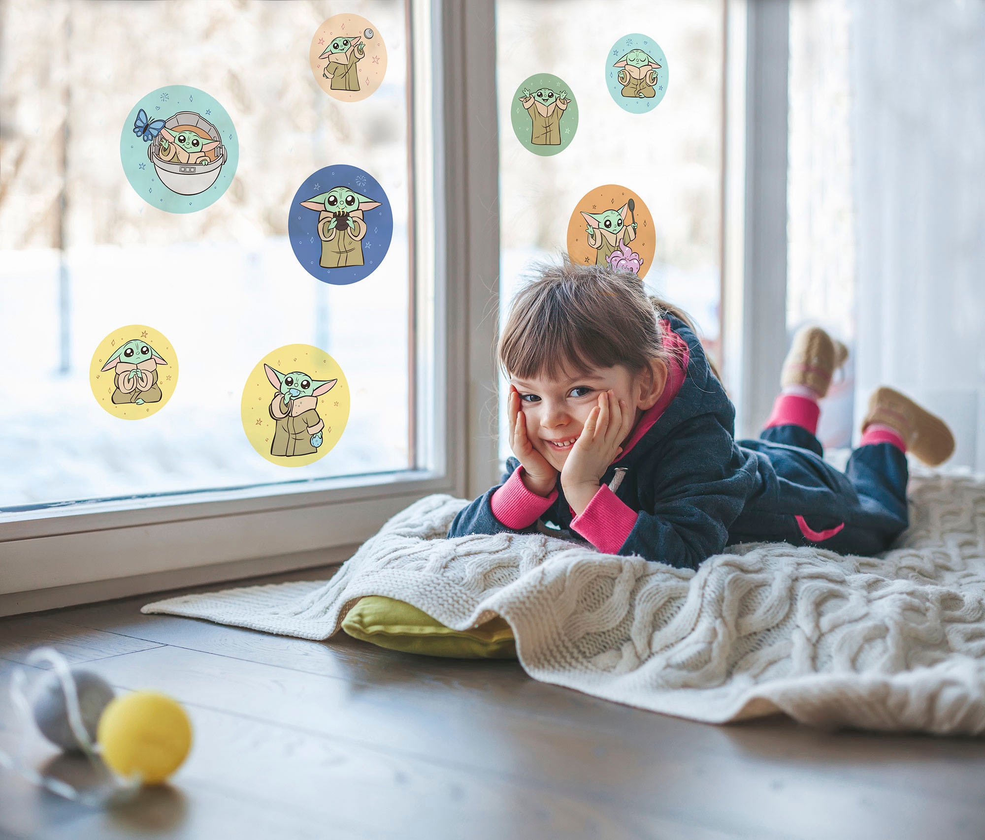 Komar Fensterdekoration "Fenstersticker - Grogu - Padawan Bubbles - Größe 3 günstig online kaufen