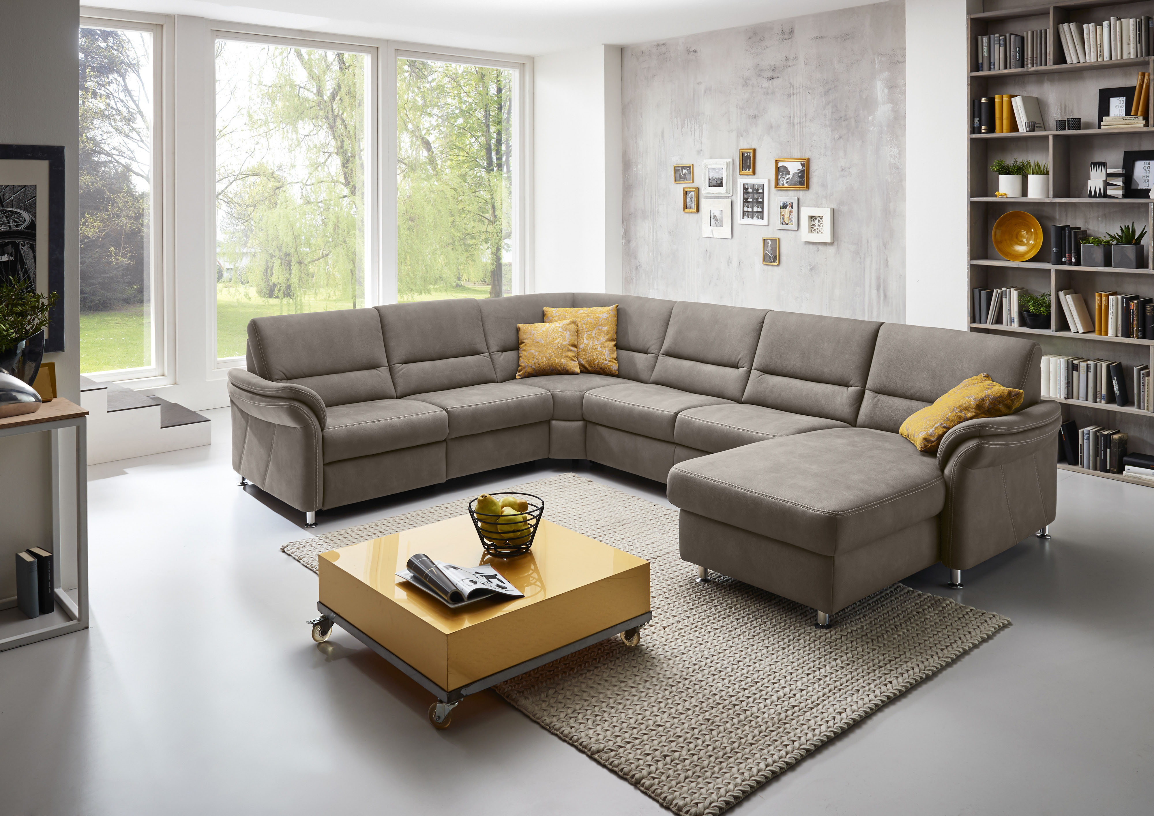 Die PlanBar Wohnlandschaft "ZE-EM16033 U-Form, Breite 330 cm" wahlweise mit Kopfstützen und Schlaffunktion