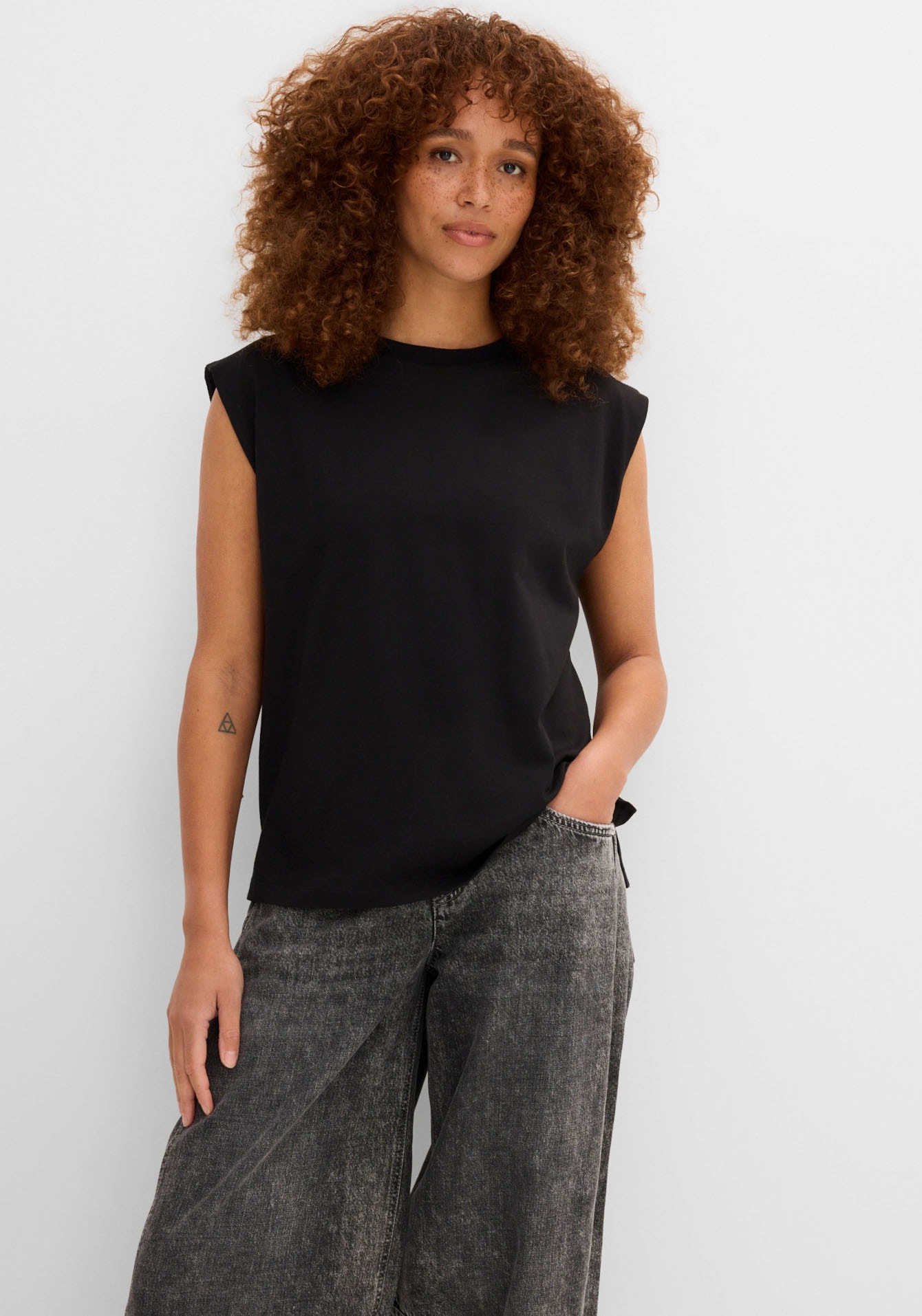 bonprix 1100000002199 lässiger Oversize-Schnitt, verstärkte Schulter, ärmellos