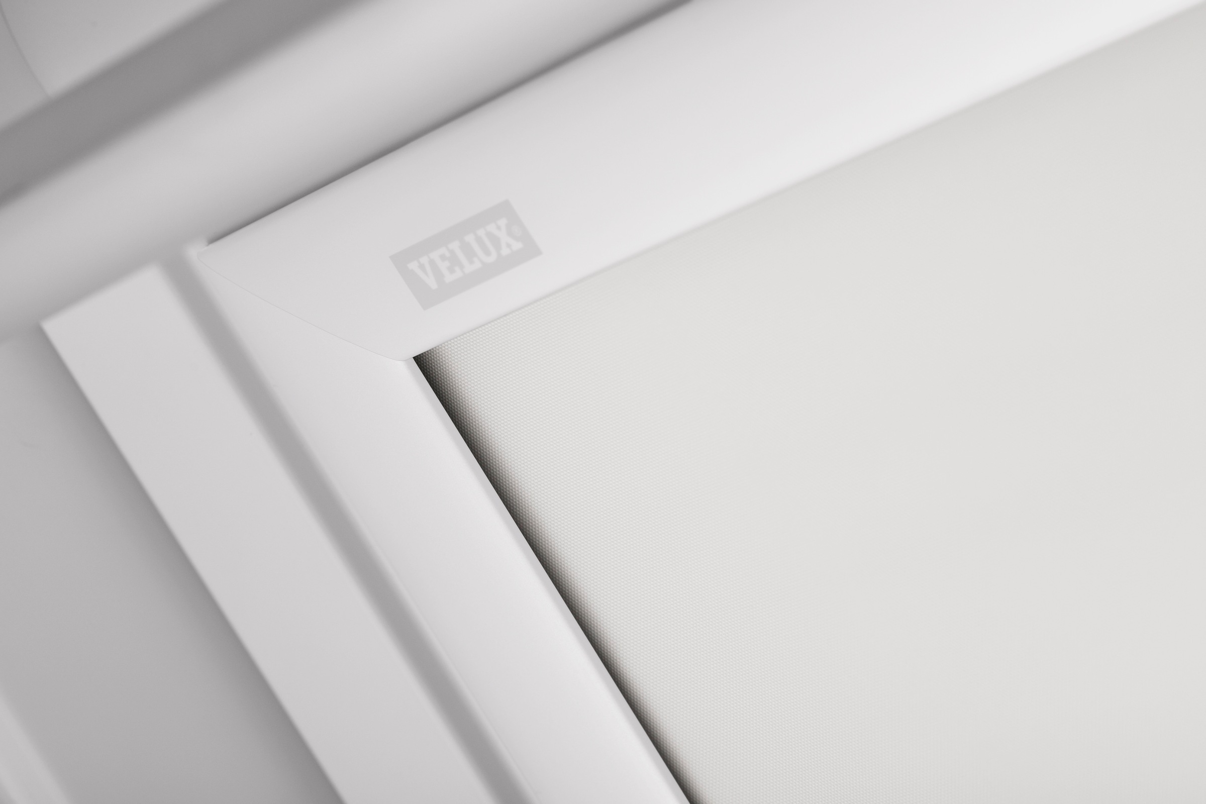 VELUX Verdunklungsrollo »DKL FK04 1025SWL«, verdunkelnd, Verdunkelung, ohne Bohren, in Führungsschienen, weiße Führungsschienen & Griffleiste