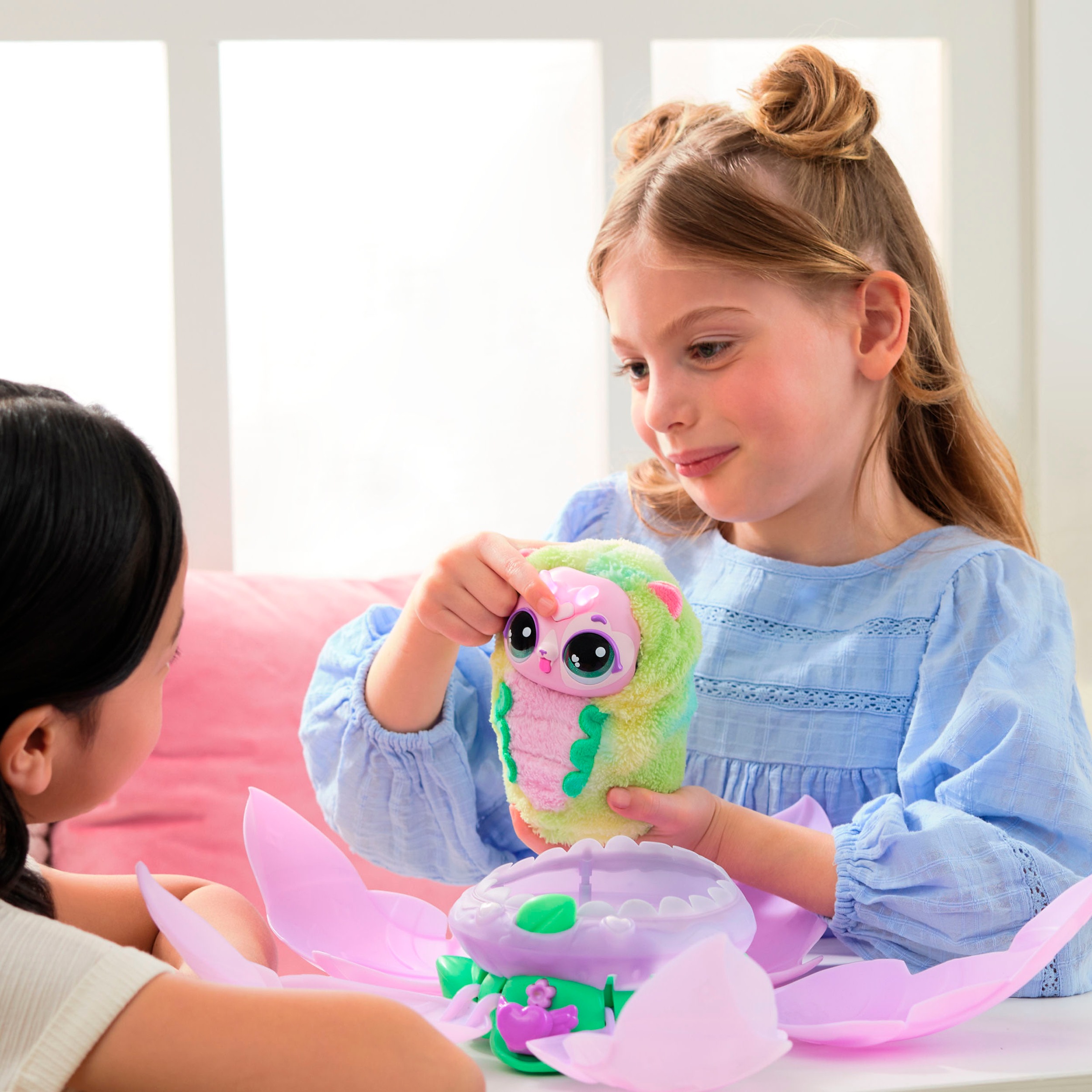 Spin Master Spielfigur »Bloomables von Hatchimals - Puppyfly«, mit Sound