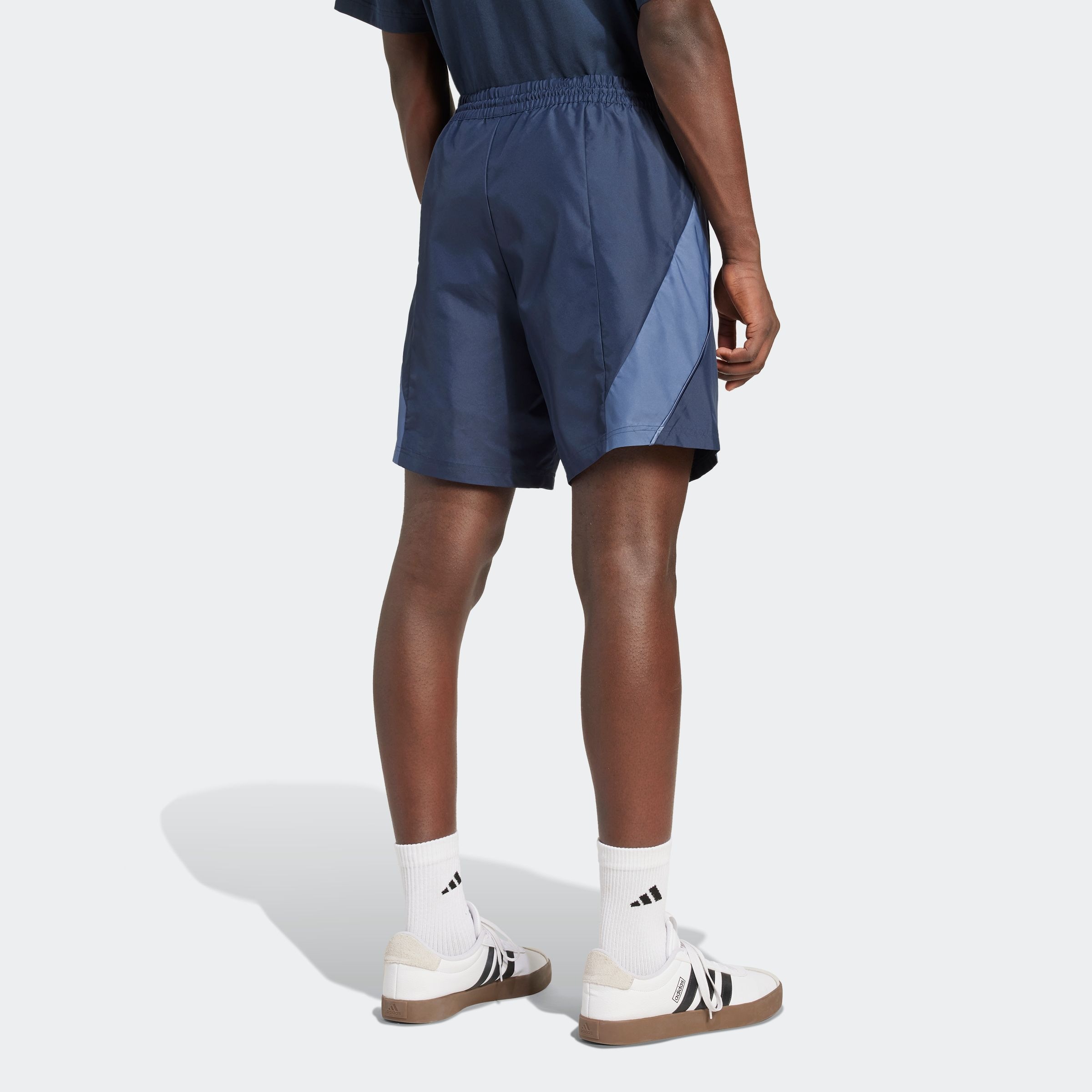 Thumbnail - adidas Sportswear Shorts "STADIUM" für Laufen und Freizeit, mit Reißverschlusstaschen