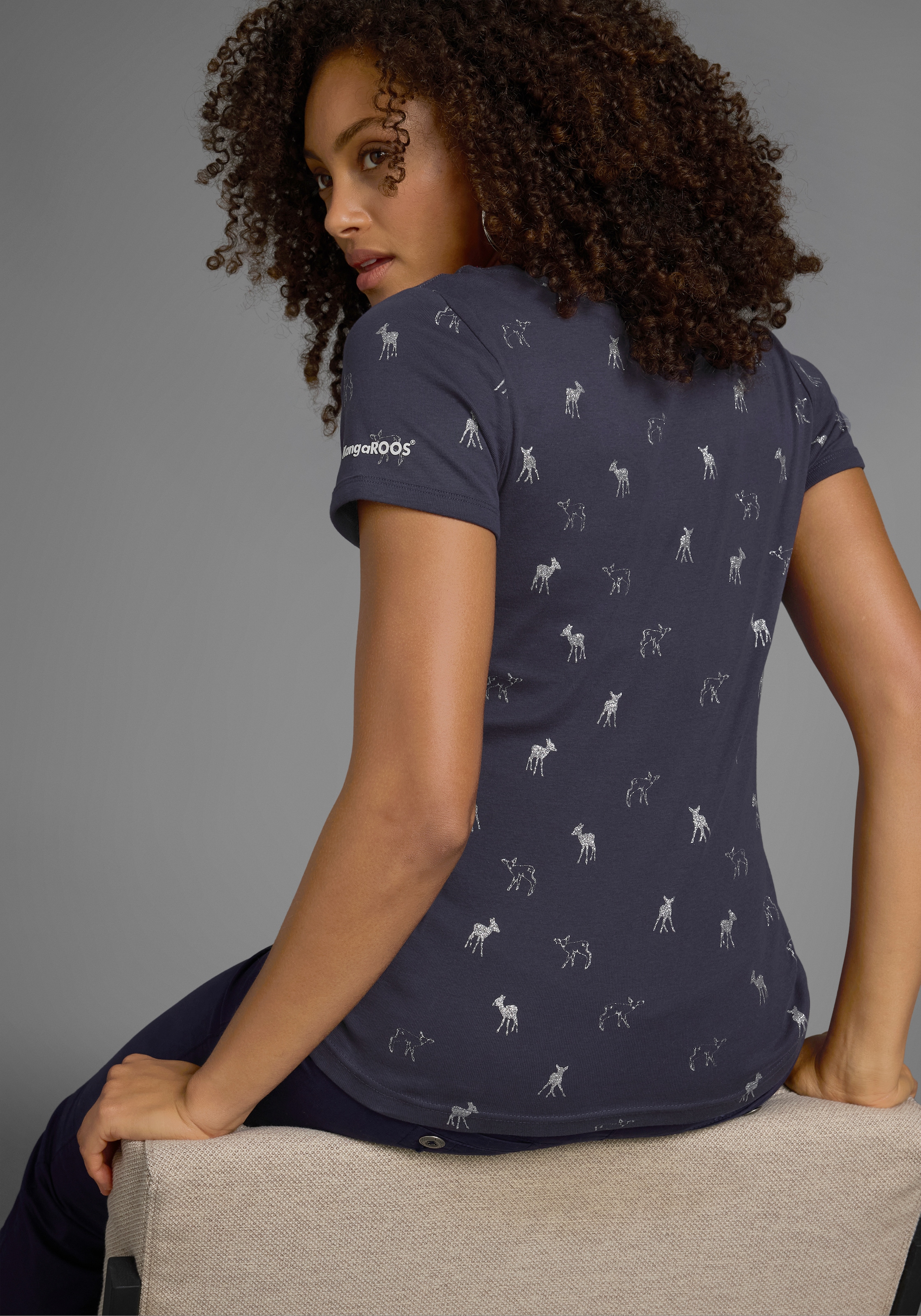 KangaROOS T-Shirt, kurzärmelig, sehr figurbetont und hüftbedeckend