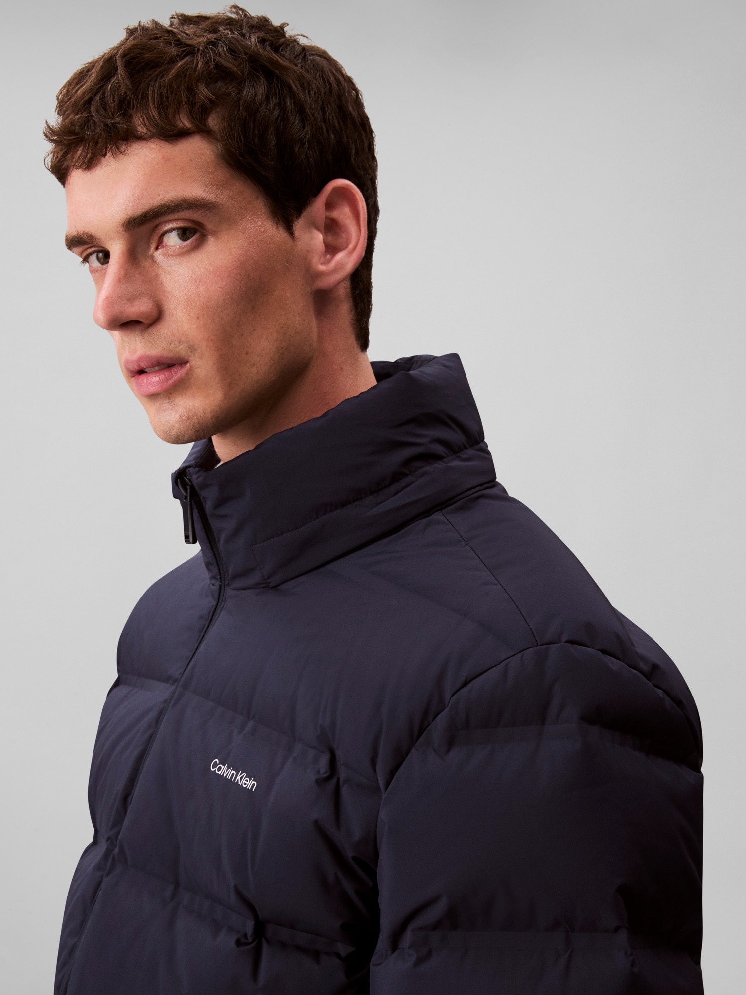 Calvin Klein Steppjacke »LS QUILTED BONDED CHANNEL HD PUF«, ohne Kapuze, Mit Rundhalsausschnitt, regular fit