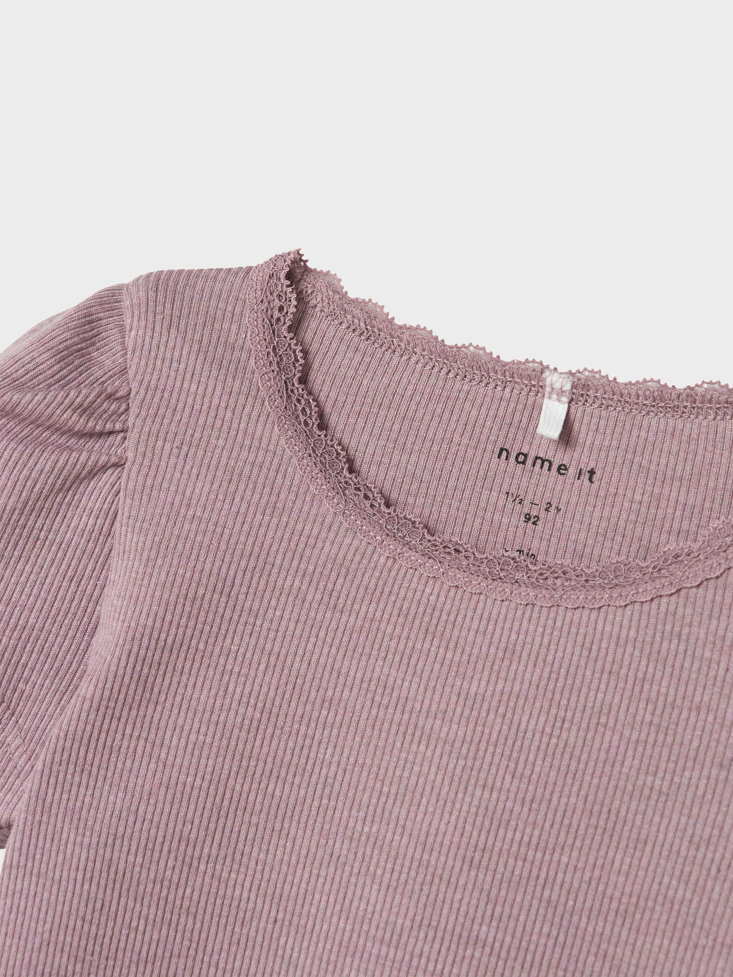 Name It Shirttop »NMFKAB TOP NOOS«, mit toller Spitzenkante am Ausschnitt