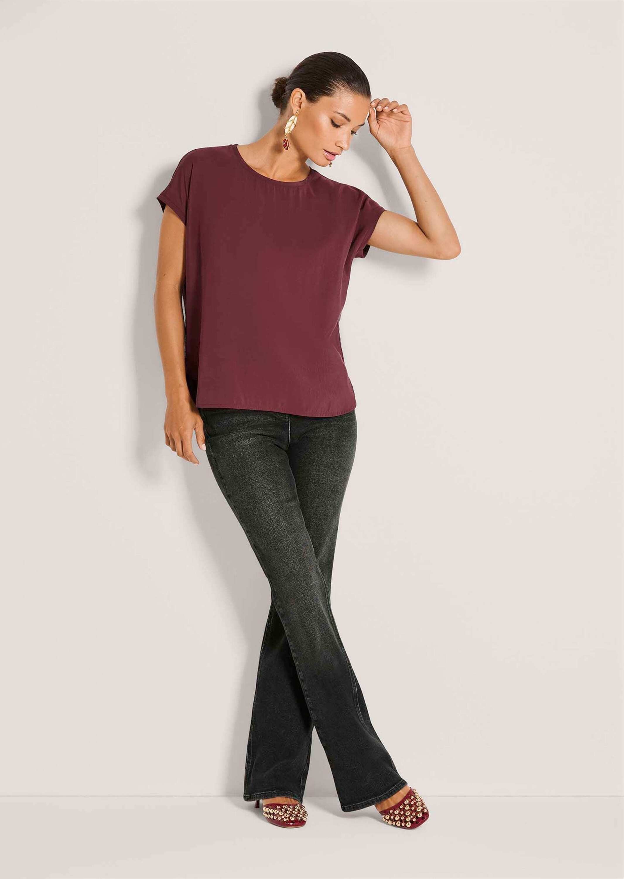 MADELEINE Kurzarmshirt »Blusenshirt Fließendes Viskose-Shirt mit Jersey-Rücken« Gerundeter Saum