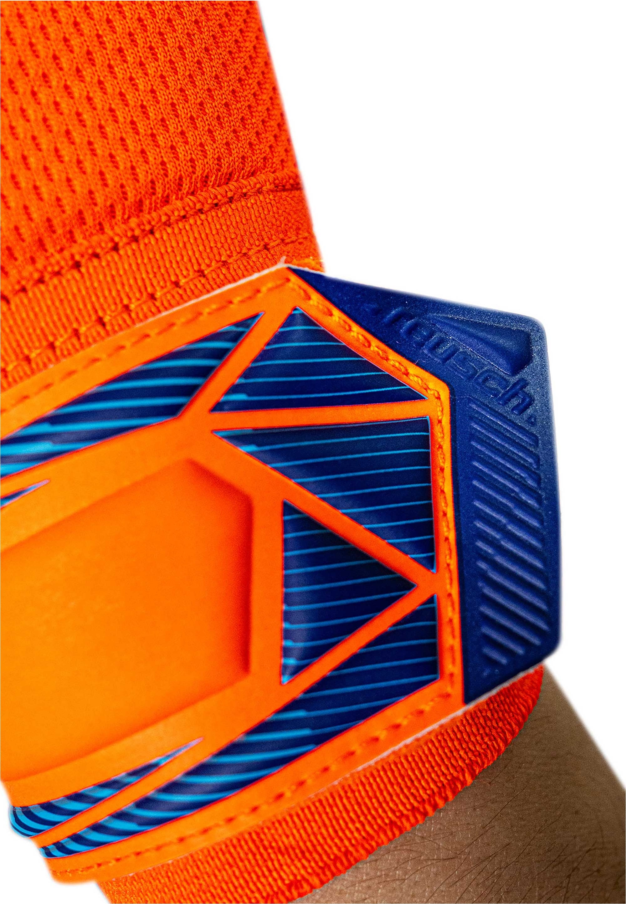Reusch Torwarthandschuhe »Attrakt Infinity Evolution NC Junior« mit Evolution Negative Cut