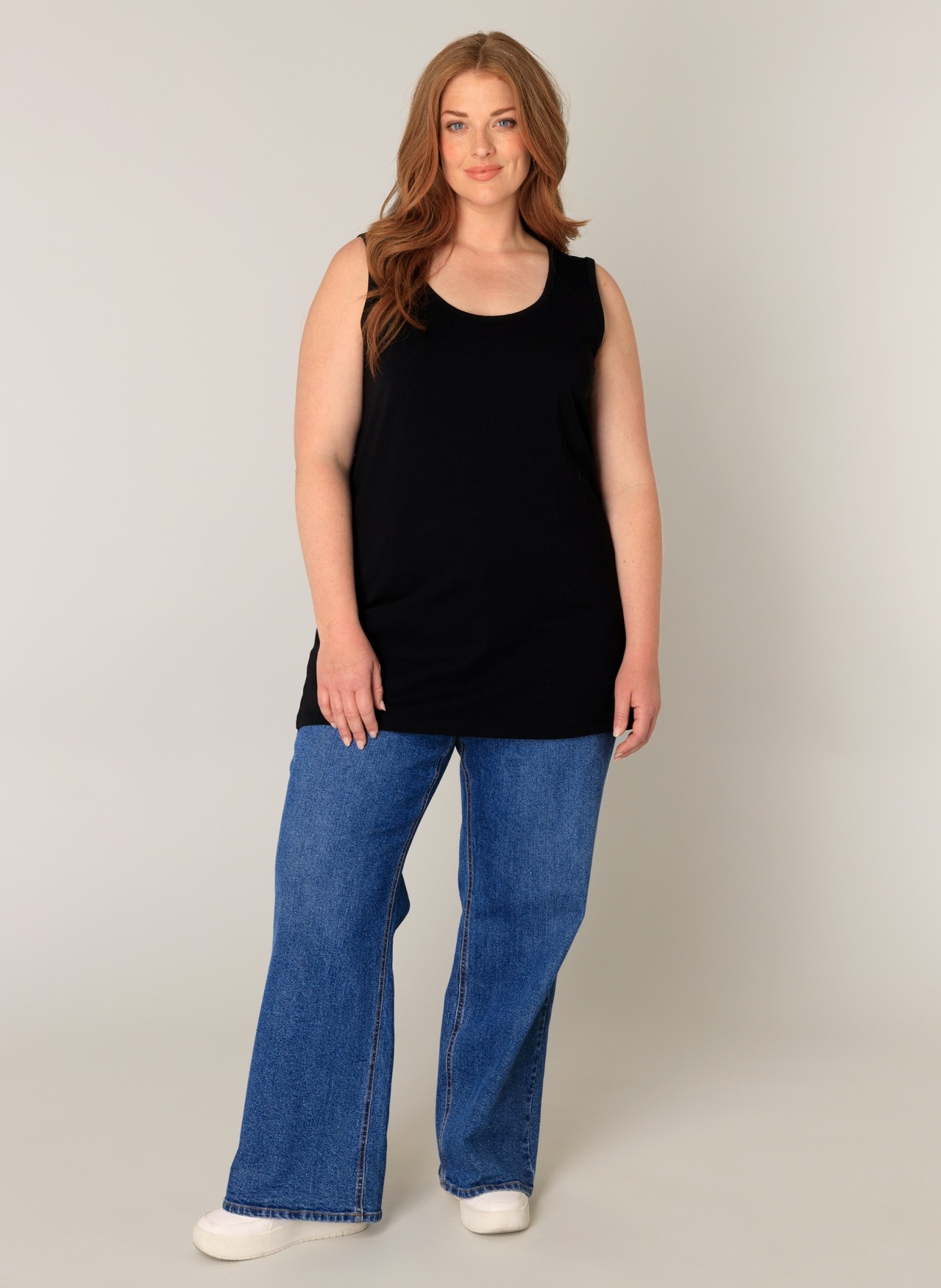 Thumbnail - Base Level Curvy Longtop mit weitem Rundhalsausschnitt