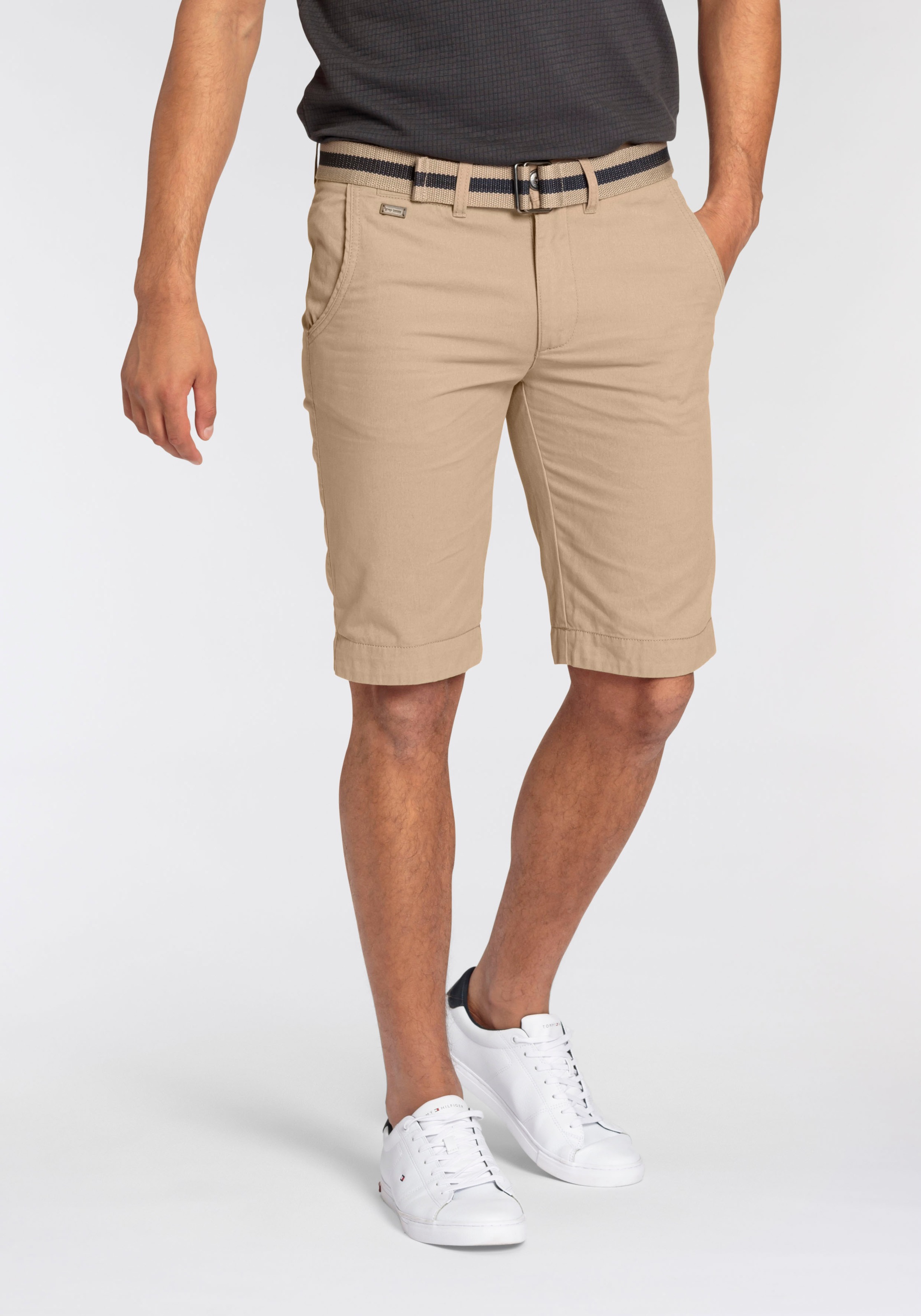 Bruno Banani Chinoshorts "inkl. Gürtel – moderner Sommer‑Essential" Dein perfekter Look: clean, maskulin, vielseitig
