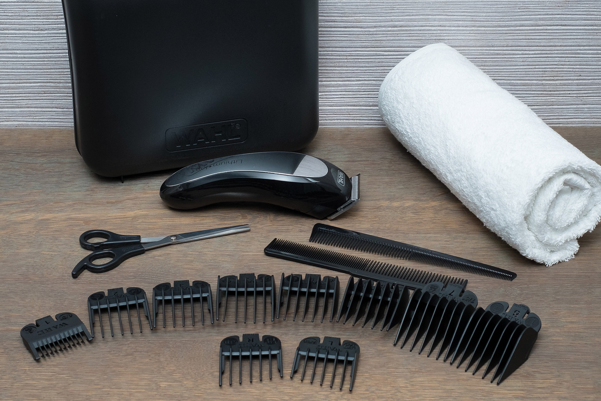 Wahl Haarschneider »Lithium Ion Clipper«, 10 Aufsätze