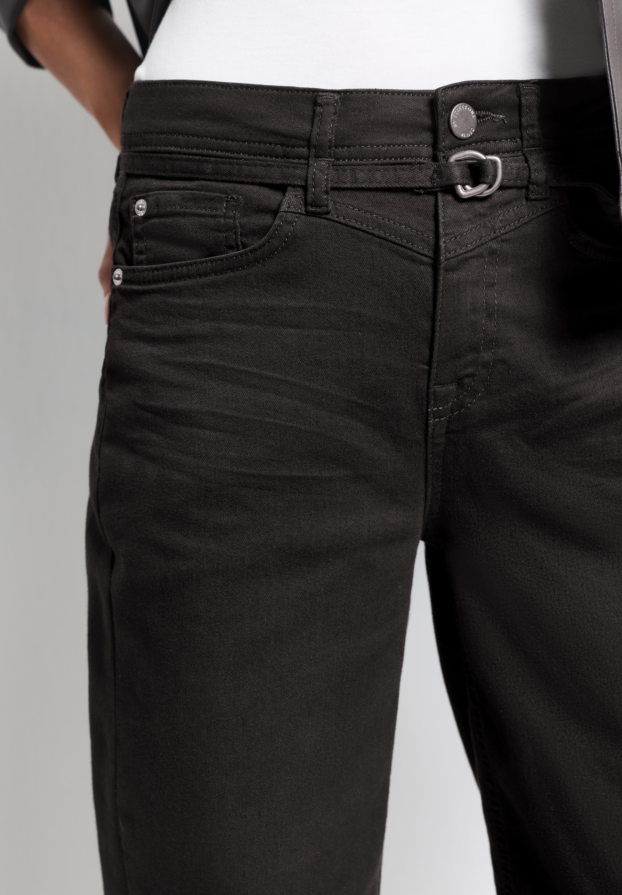STREET ONE Loose-fit-Jeans »Style Karlie« mit Barrel Legs / Stretch / Bindegürtel